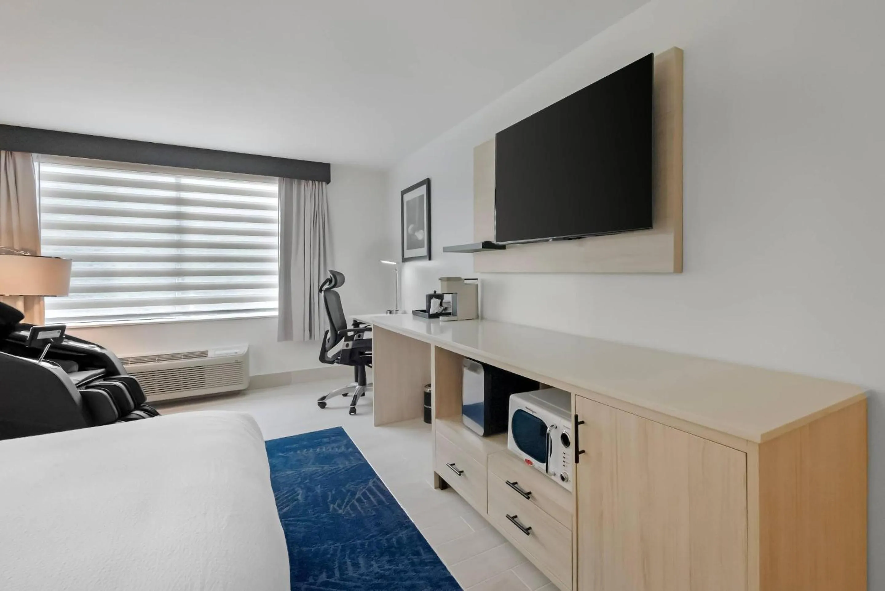 Bedroom, Bed in Blue - A Modern Hotel, an Ascend Collection Hotel