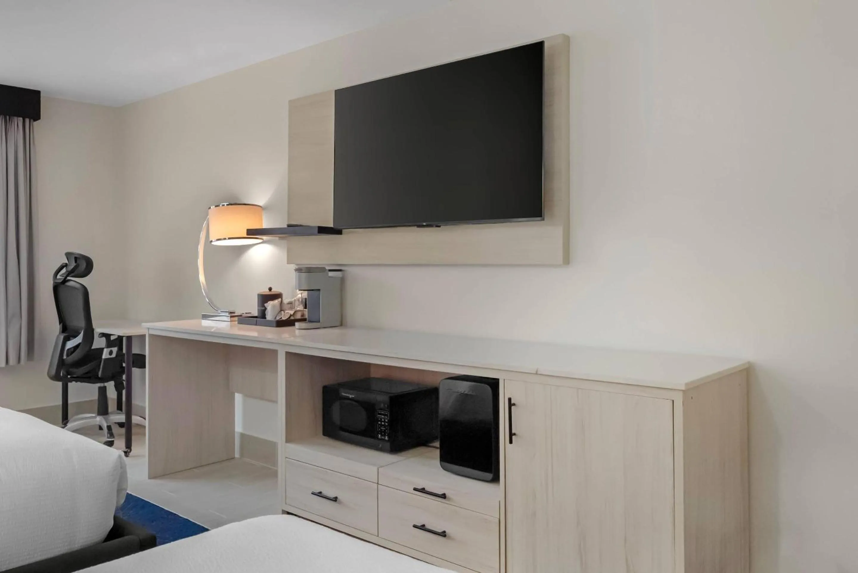 Bedroom, Bed in Blue - A Modern Hotel, an Ascend Collection Hotel