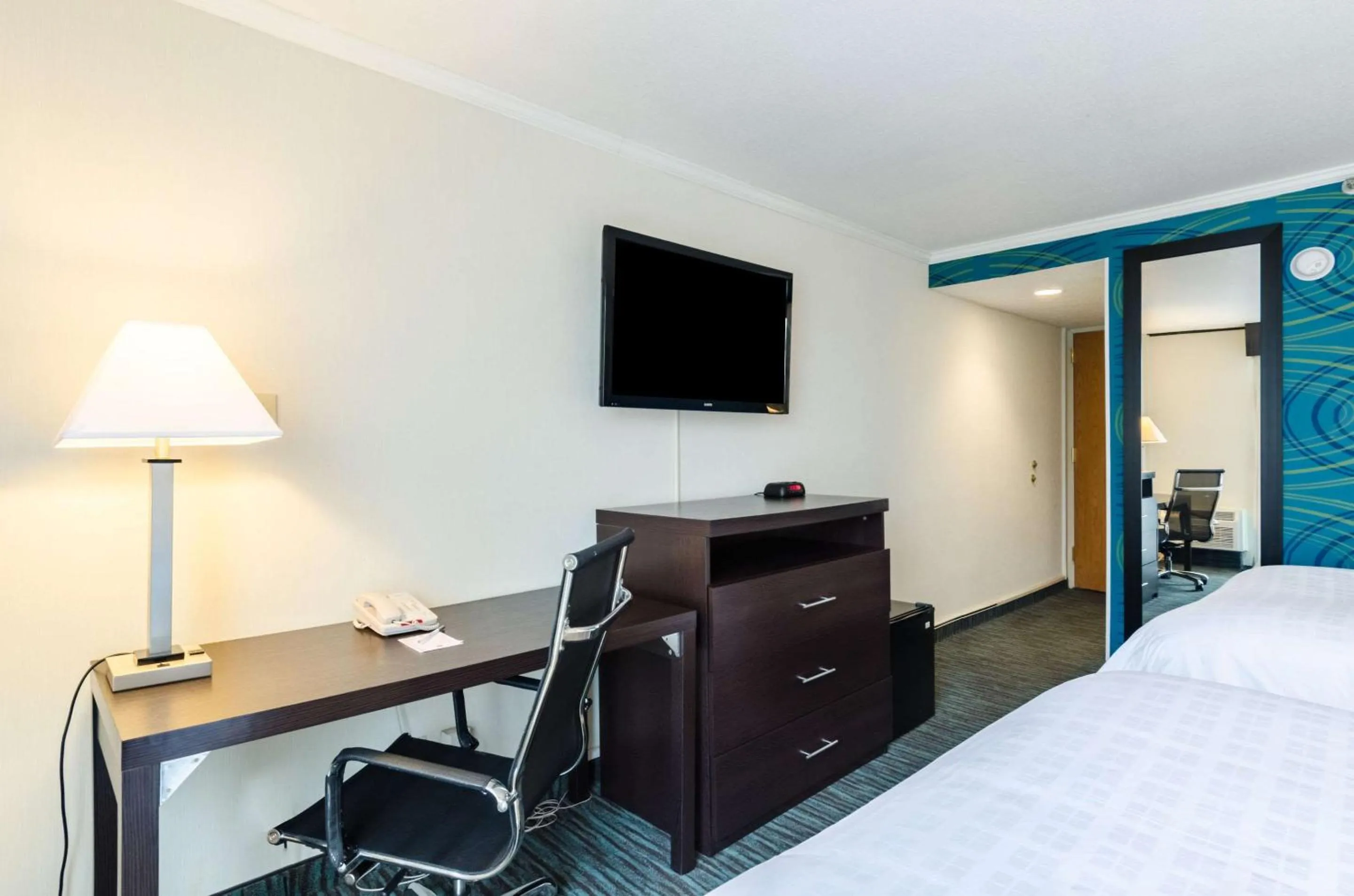 Photo of the whole room, TV/Entertainment Center in Clarion Hotel Aqua Lagoon Waterpark