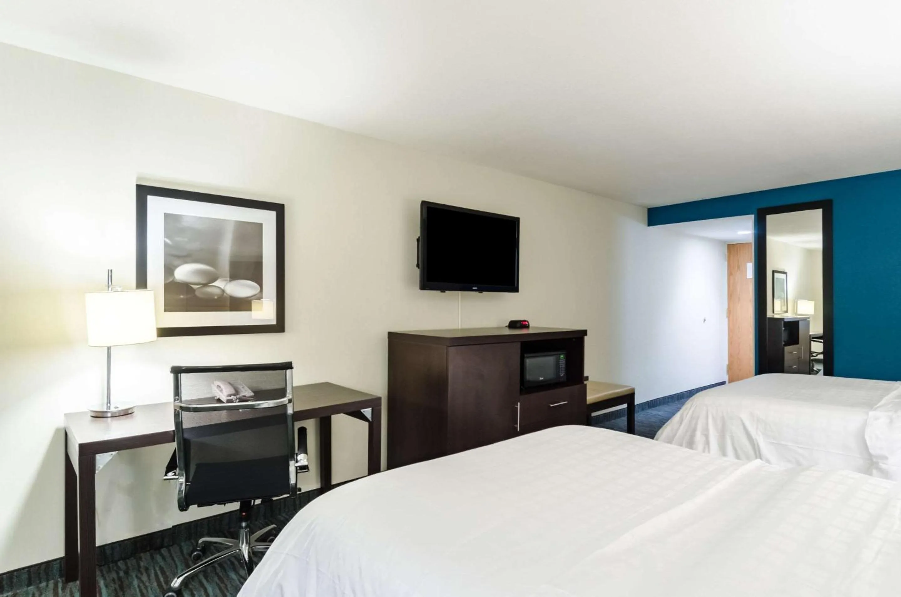 Photo of the whole room, TV/Entertainment Center in Clarion Hotel Aqua Lagoon Waterpark