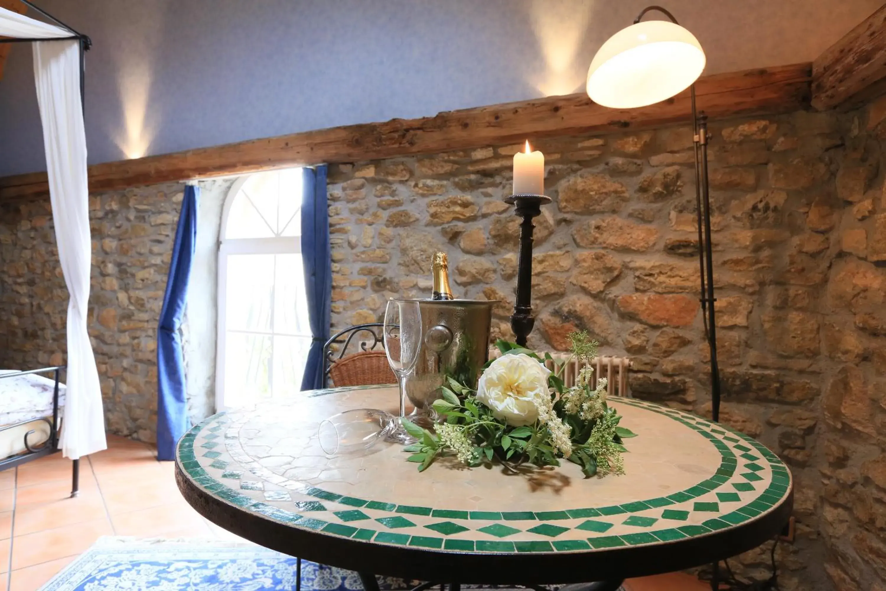 Deluxe Double Room with Bath - single occupancy in Hotel Weingewolbe Deluxe Double Room with Bath - single occupancy in Hotel Weingewolbe