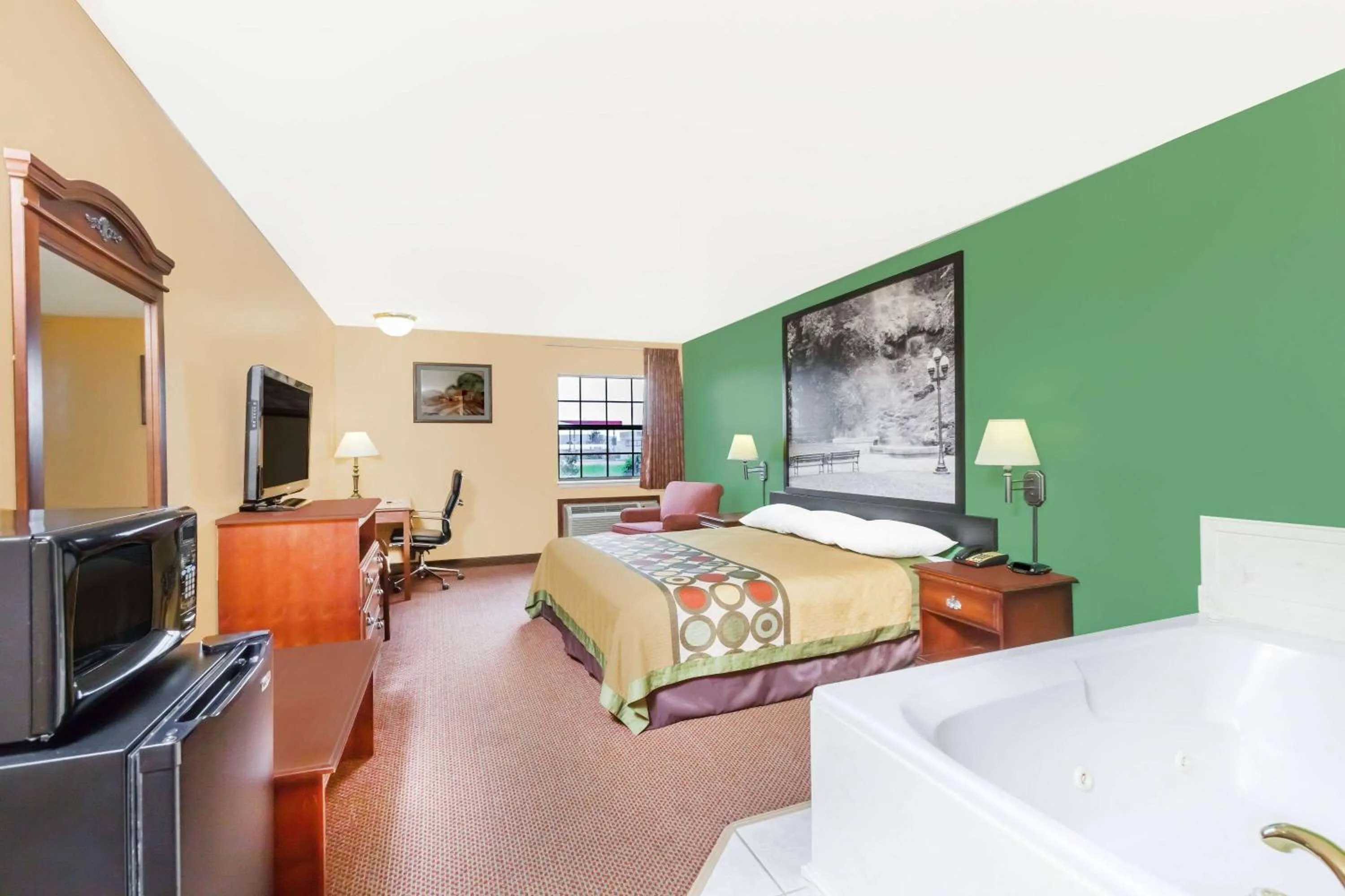 Bath, Bed in Super 8 by Wyndham Searcy AR