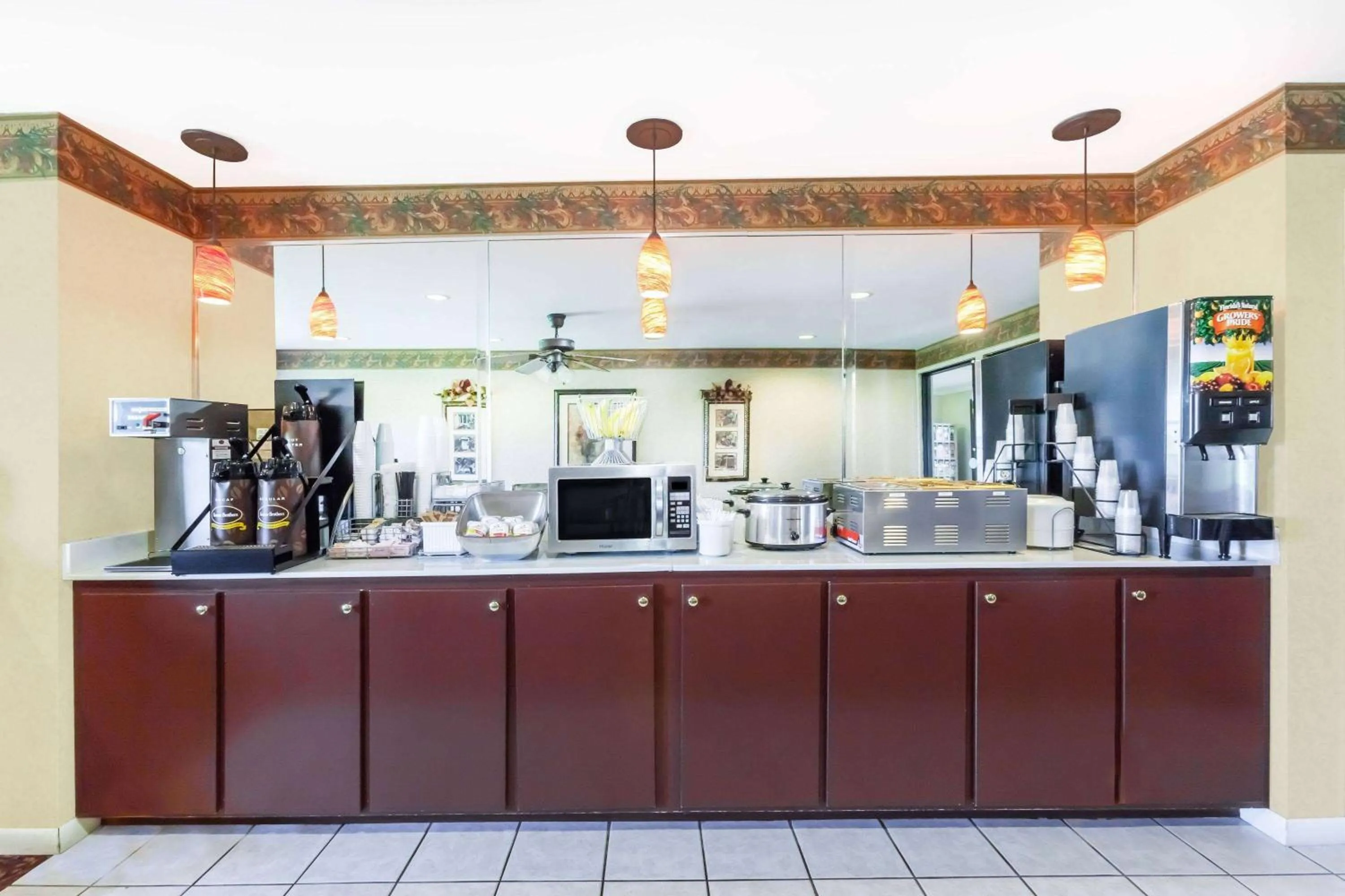 Breakfast in Super 8 by Wyndham Searcy AR