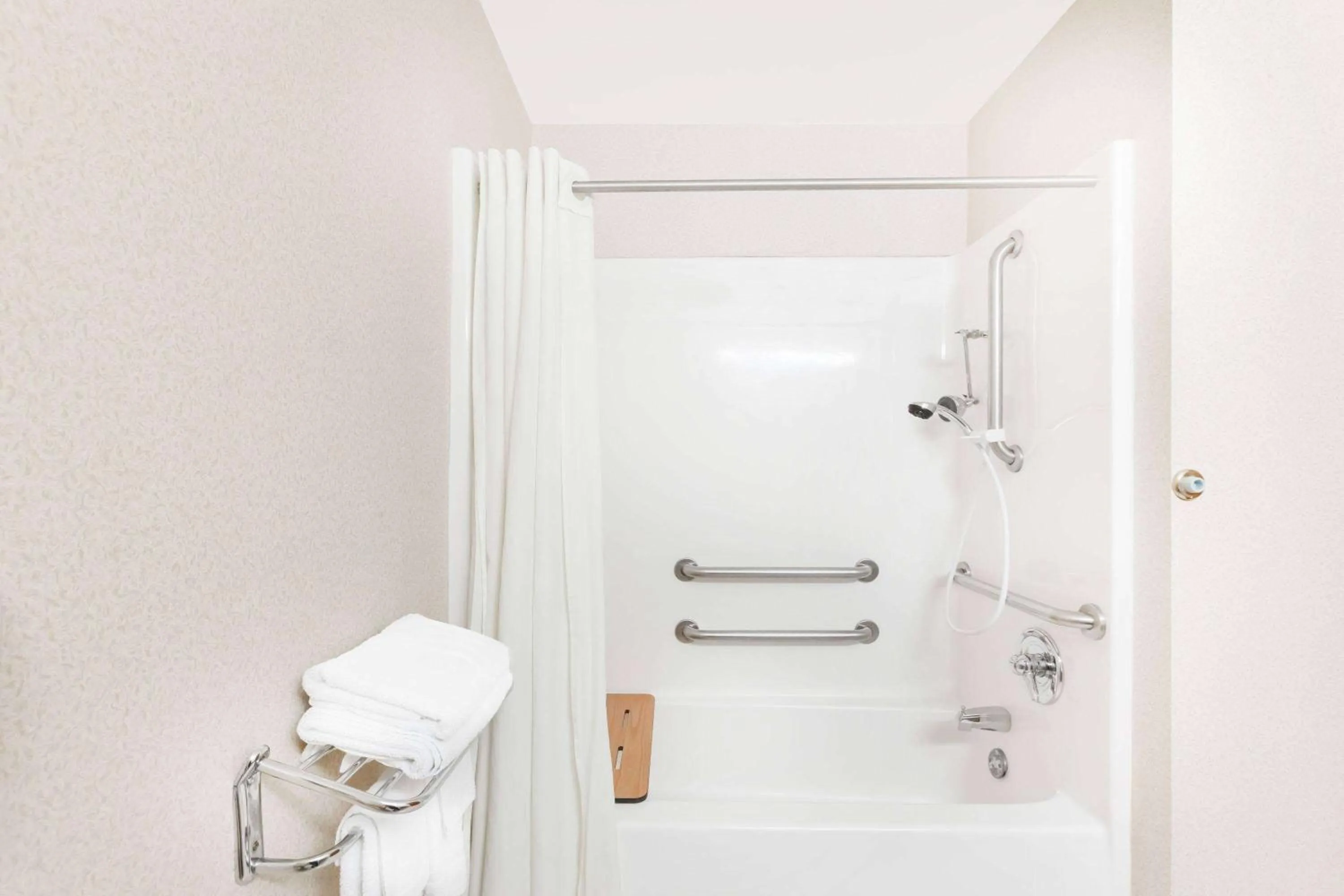 Bathroom in Super 8 by Wyndham Searcy AR