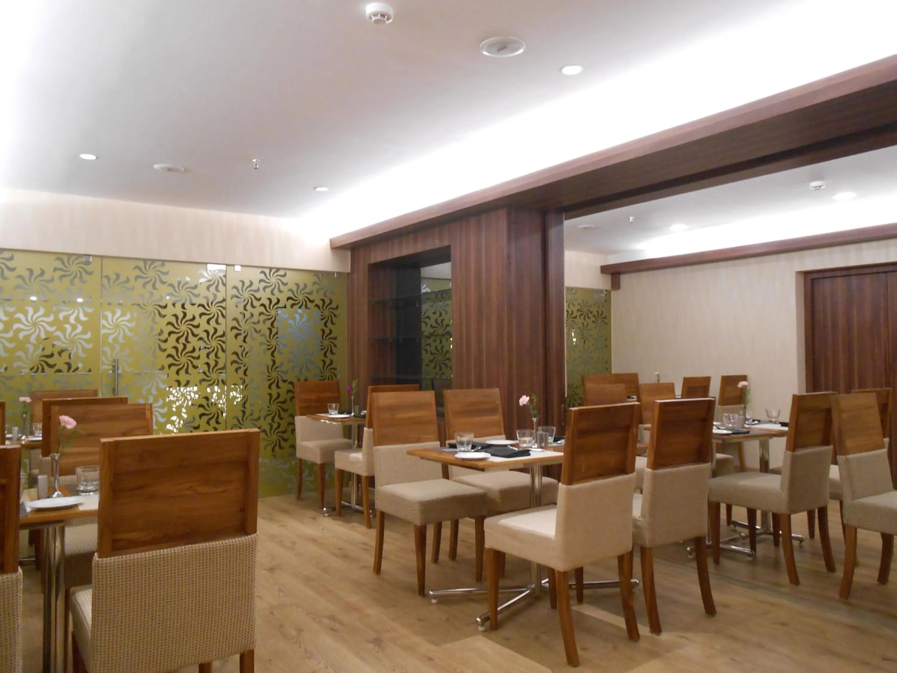 Restaurant/places to eat in The South Park Hotel