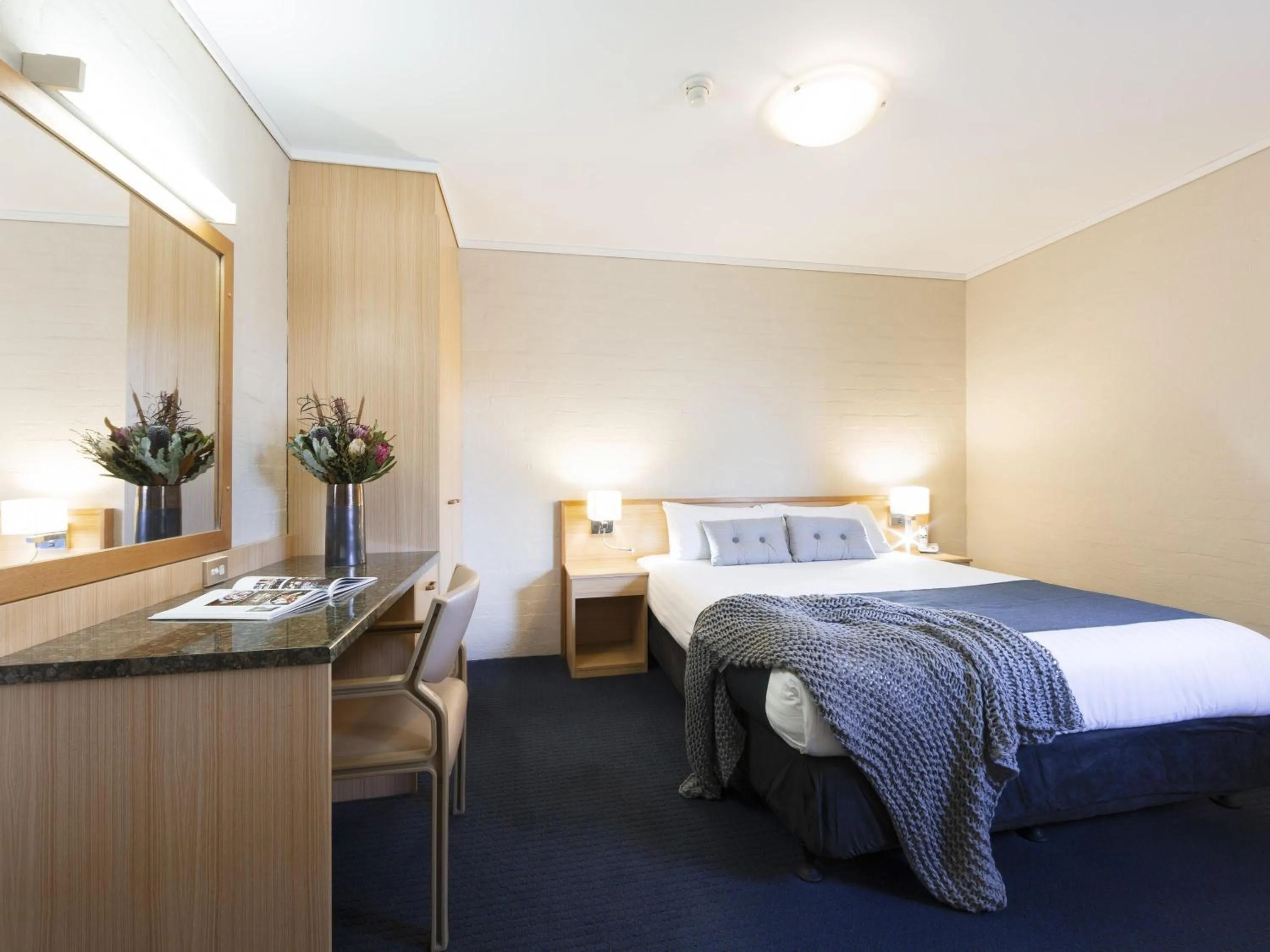 Bedroom, Bed in ibis Styles Canberra