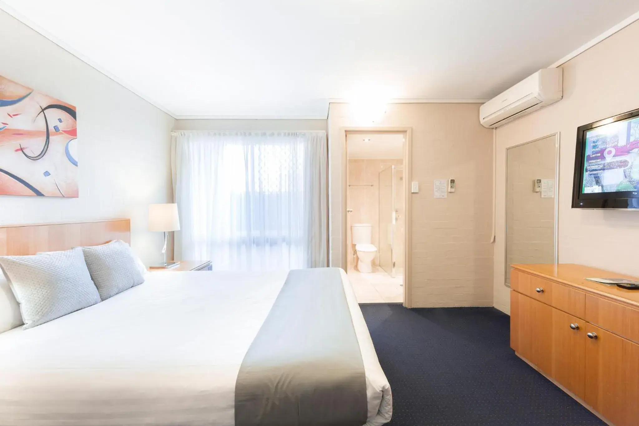 Standard Queen Room in ibis Styles Canberra Standard Queen Room in ibis Styles Canberra