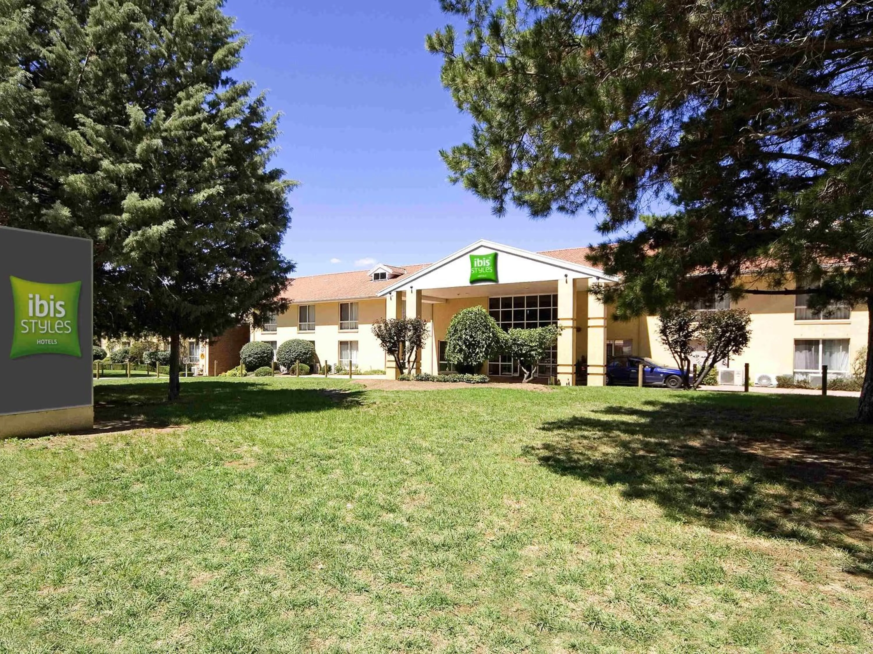 Property building in ibis Styles Canberra