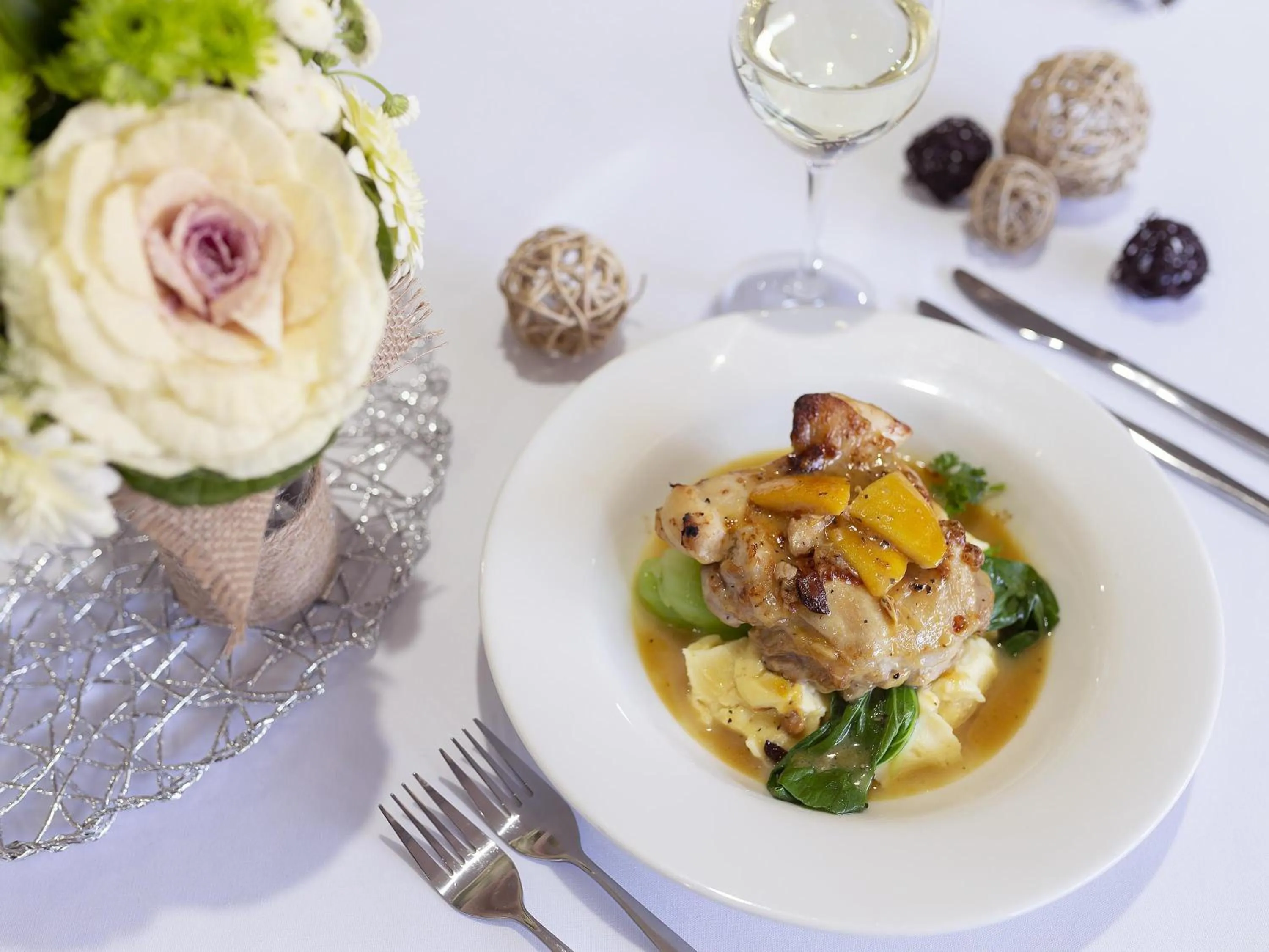 Restaurant/places to eat in ibis Styles Canberra