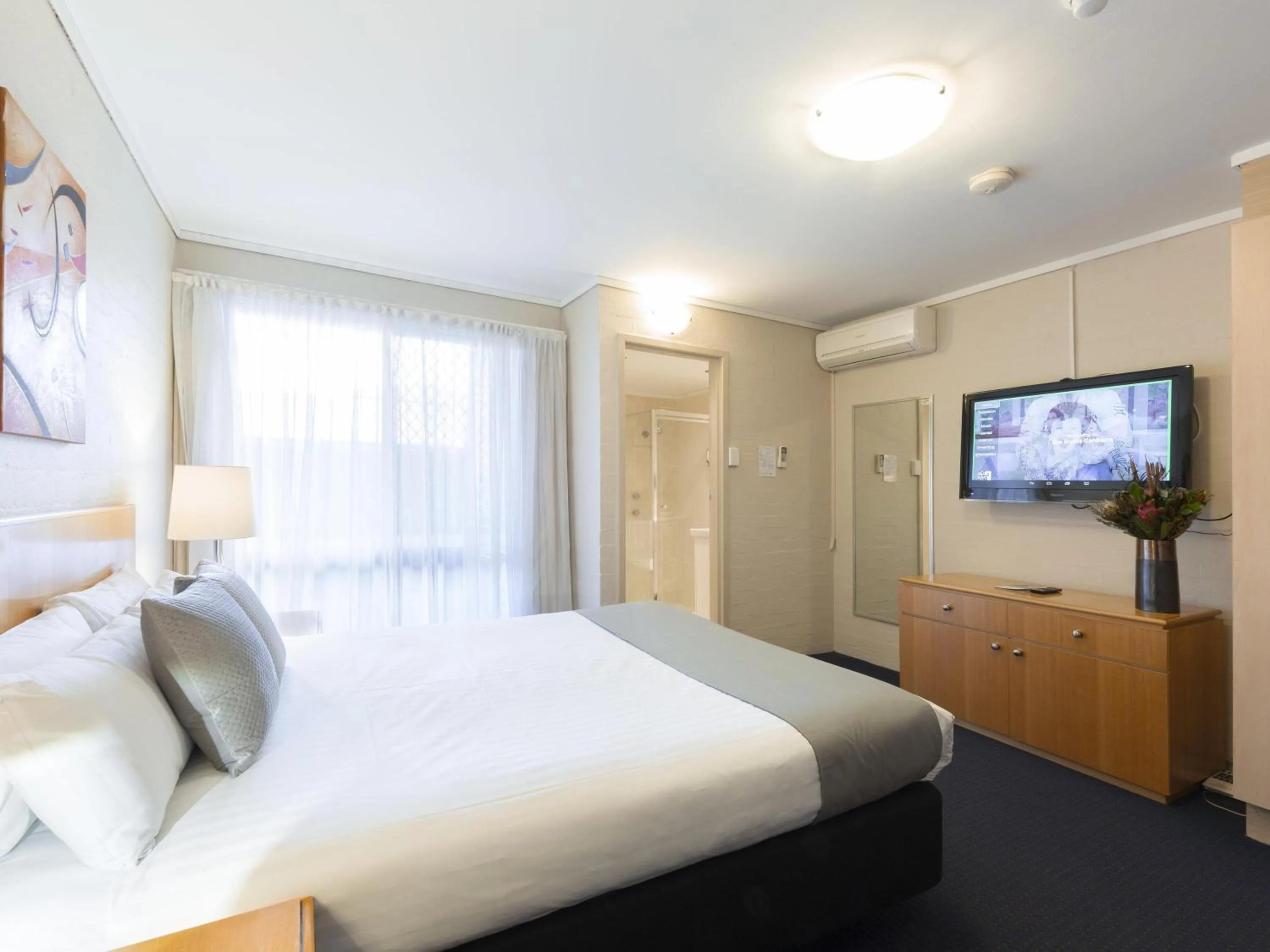 Bedroom, Bed in ibis Styles Canberra