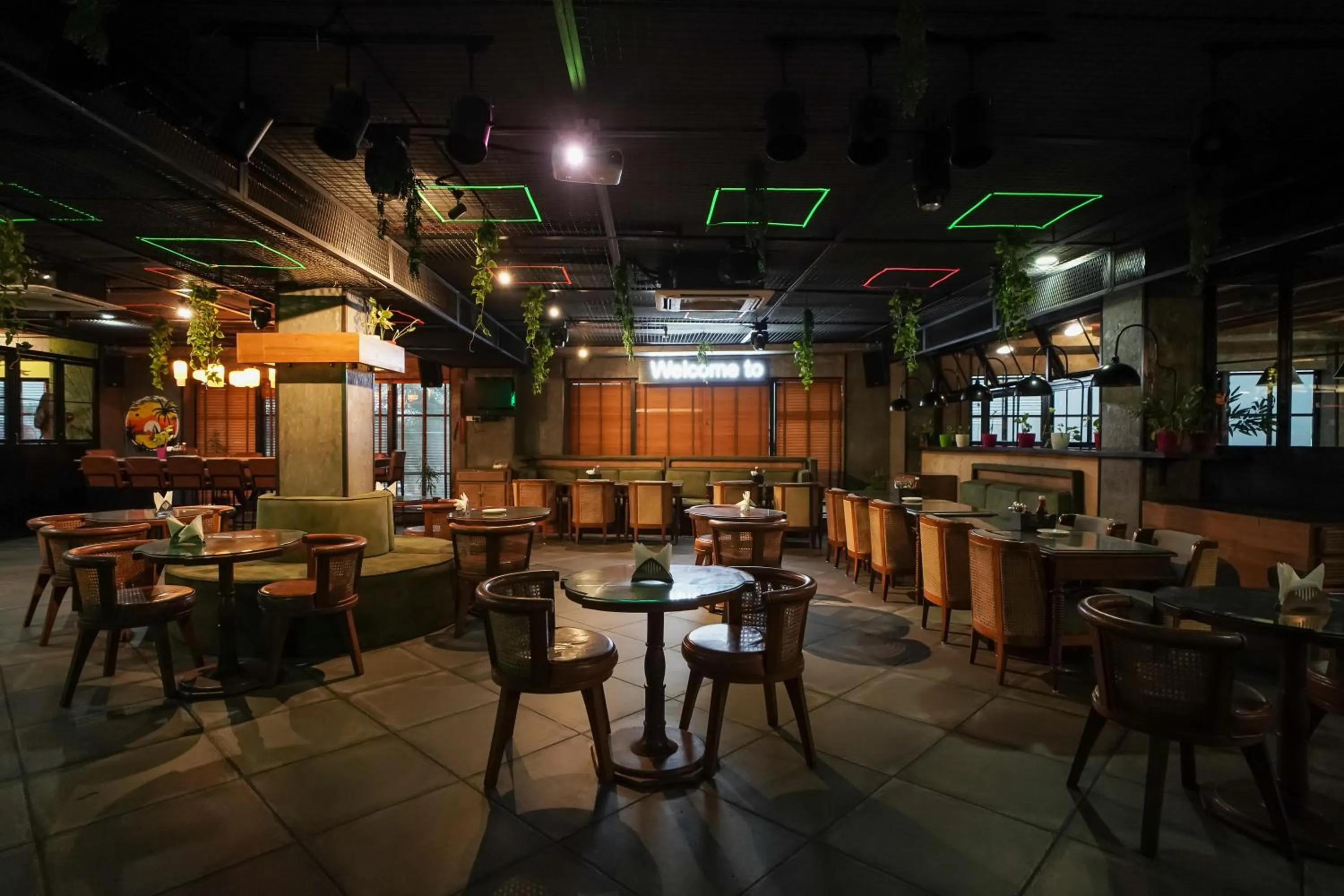 Restaurant/places to eat in Clarion Bella Casa at Airport