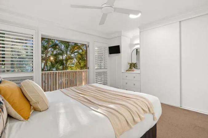 Bedroom, Bed in Sunset Cove Noosa
