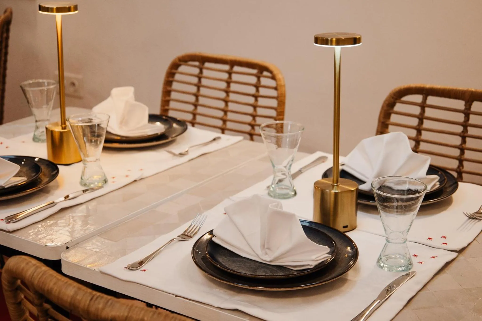 Restaurant/places to eat in Riad El Jadide