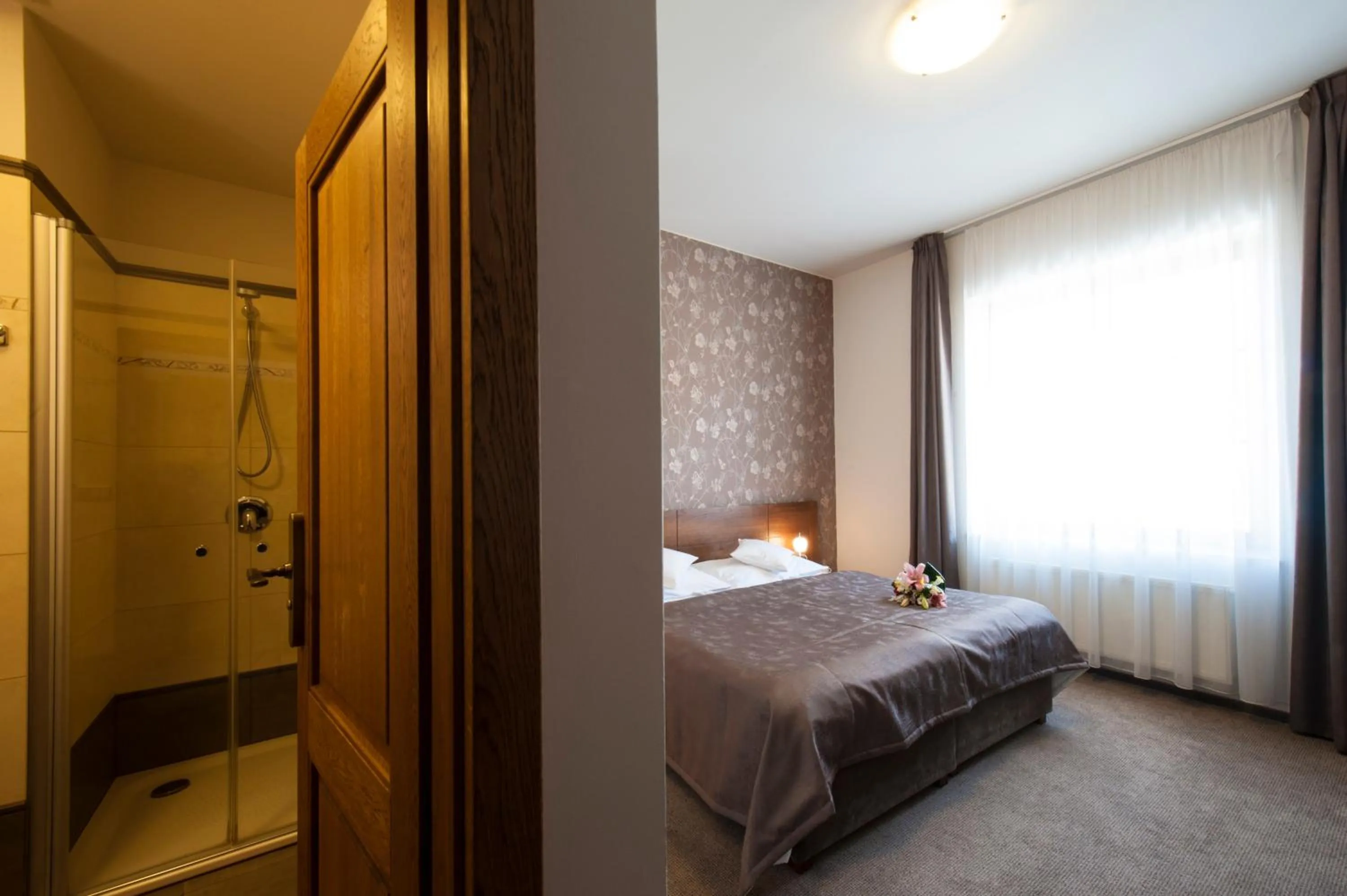 Photo of the whole room, Bed in Hotel Mario