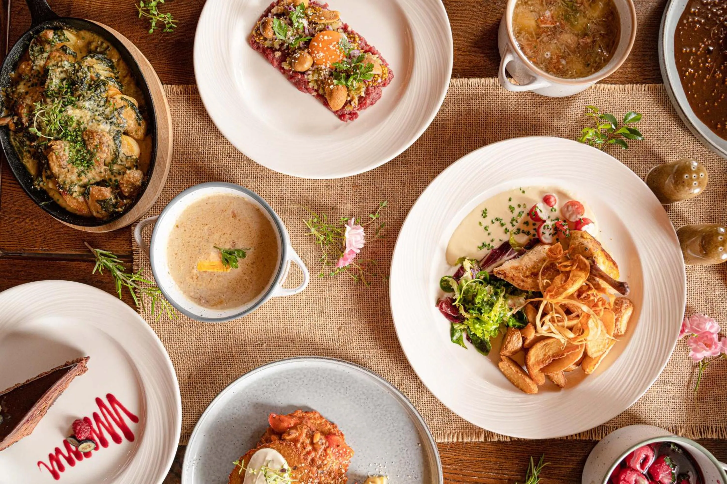 Restaurant/places to eat in Hotel BUKOVINA