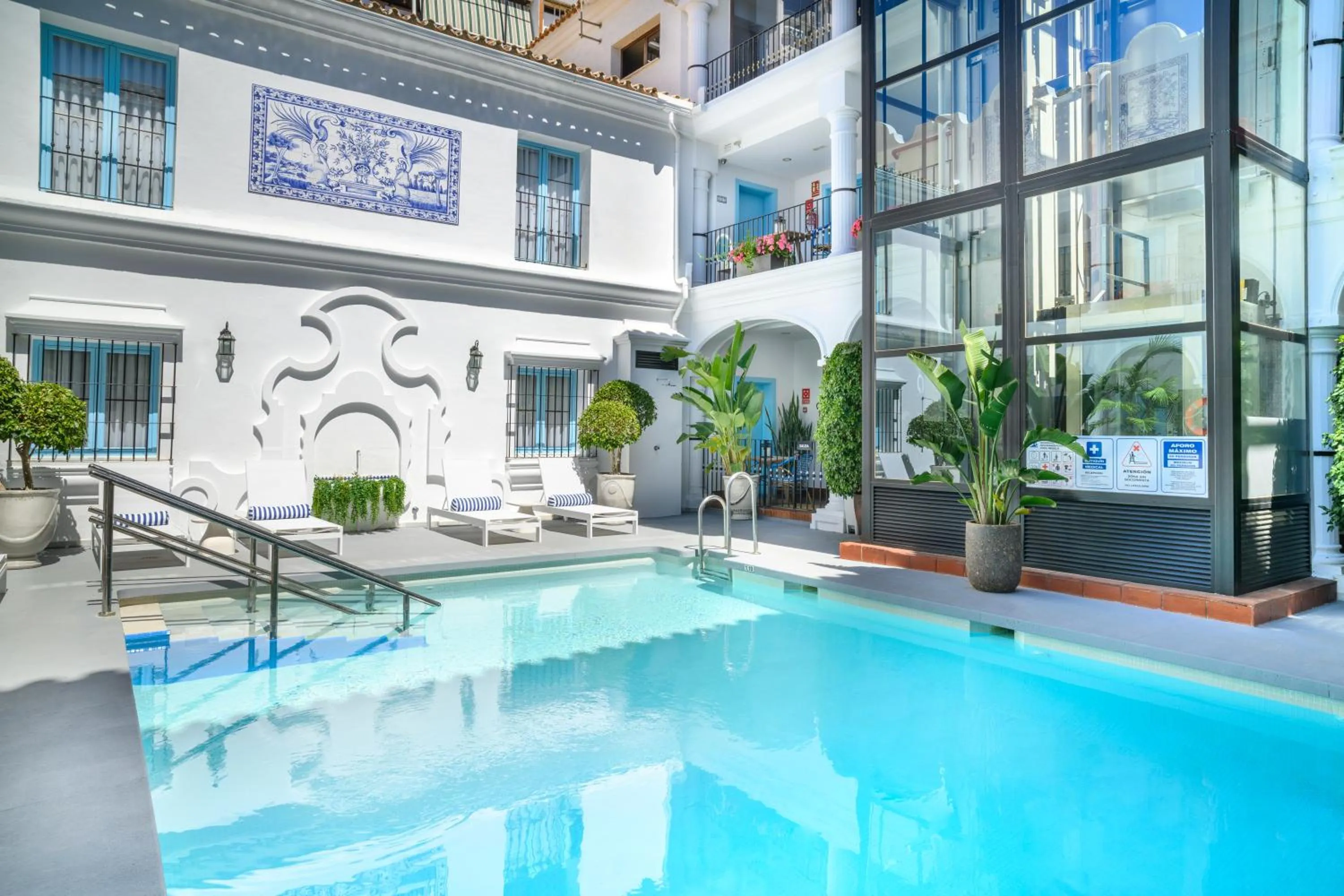 Swimming pool in Hotel La Fonda