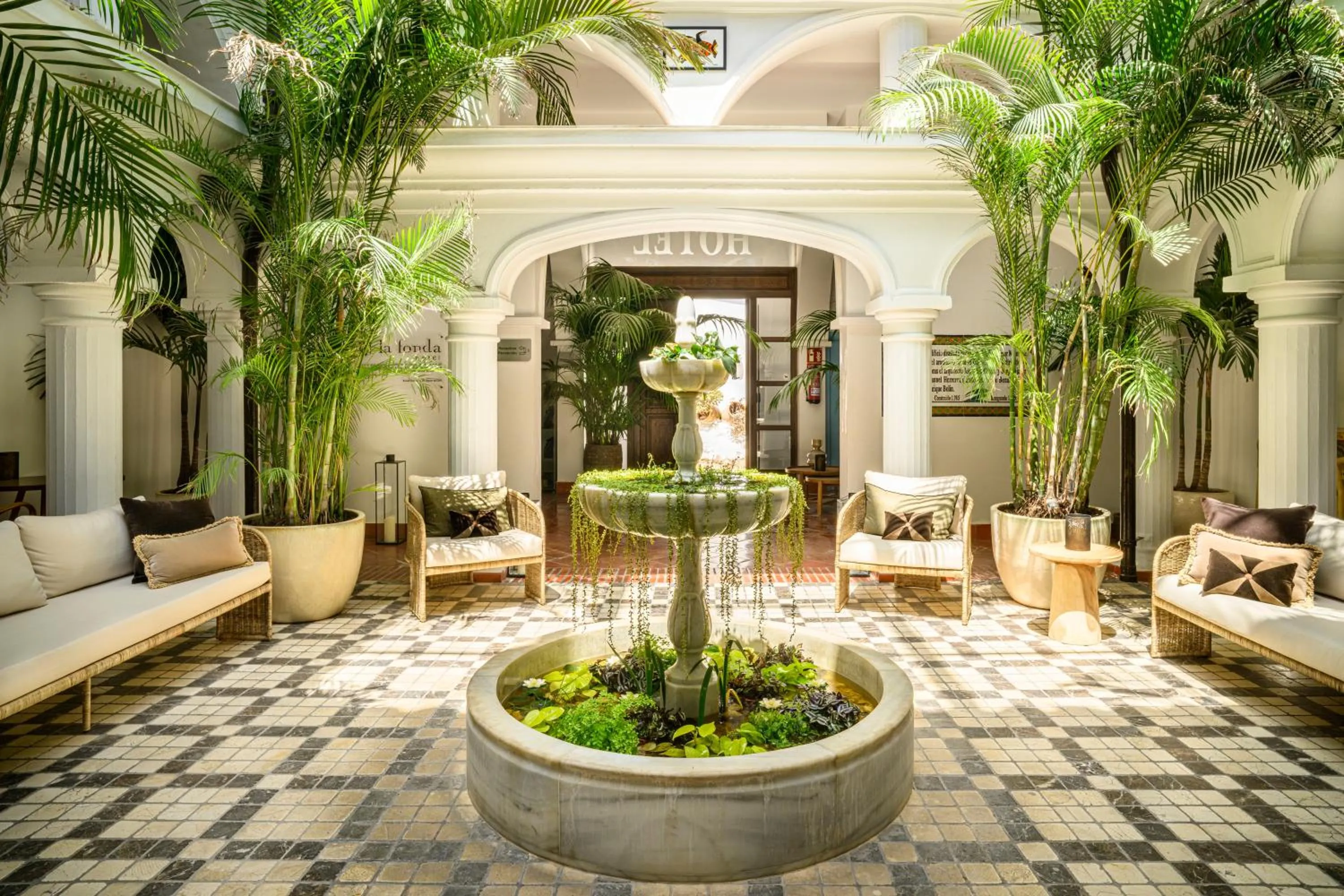 Property building in Hotel La Fonda