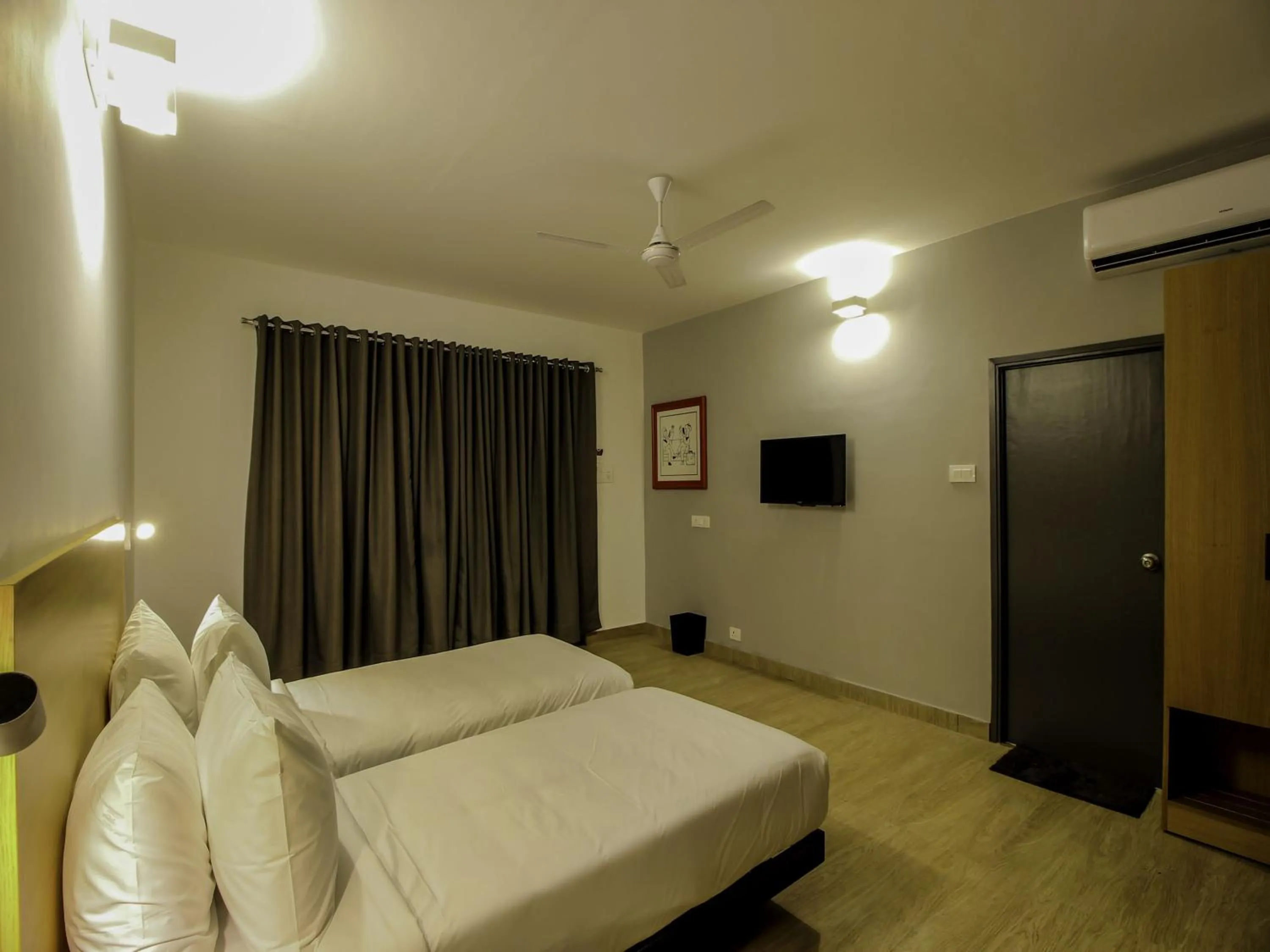 Bedroom, Bed in Oceans 7 Ashwem