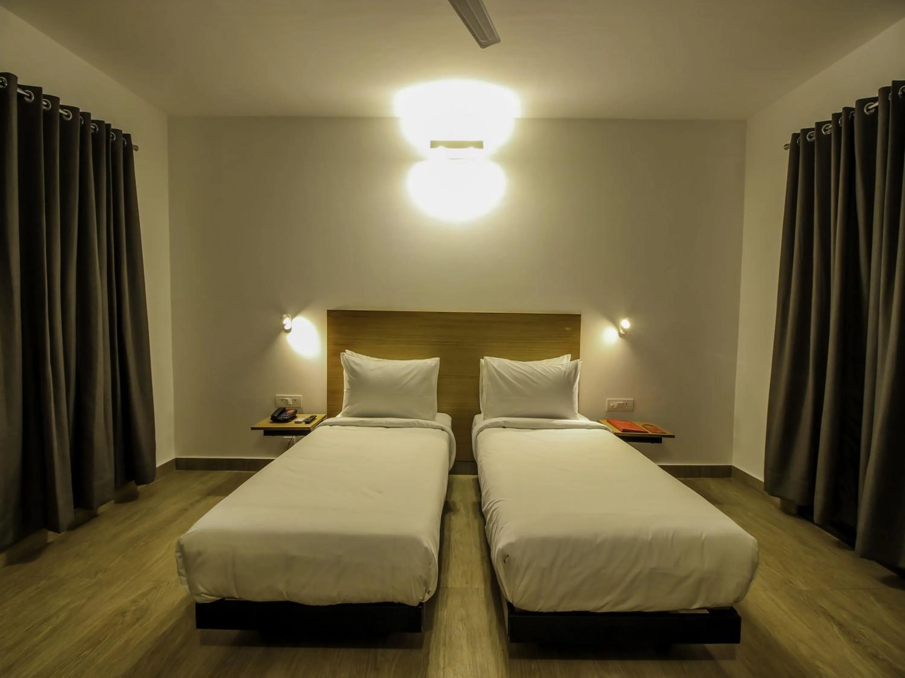 Bedroom, Bed in Oceans 7 Ashwem