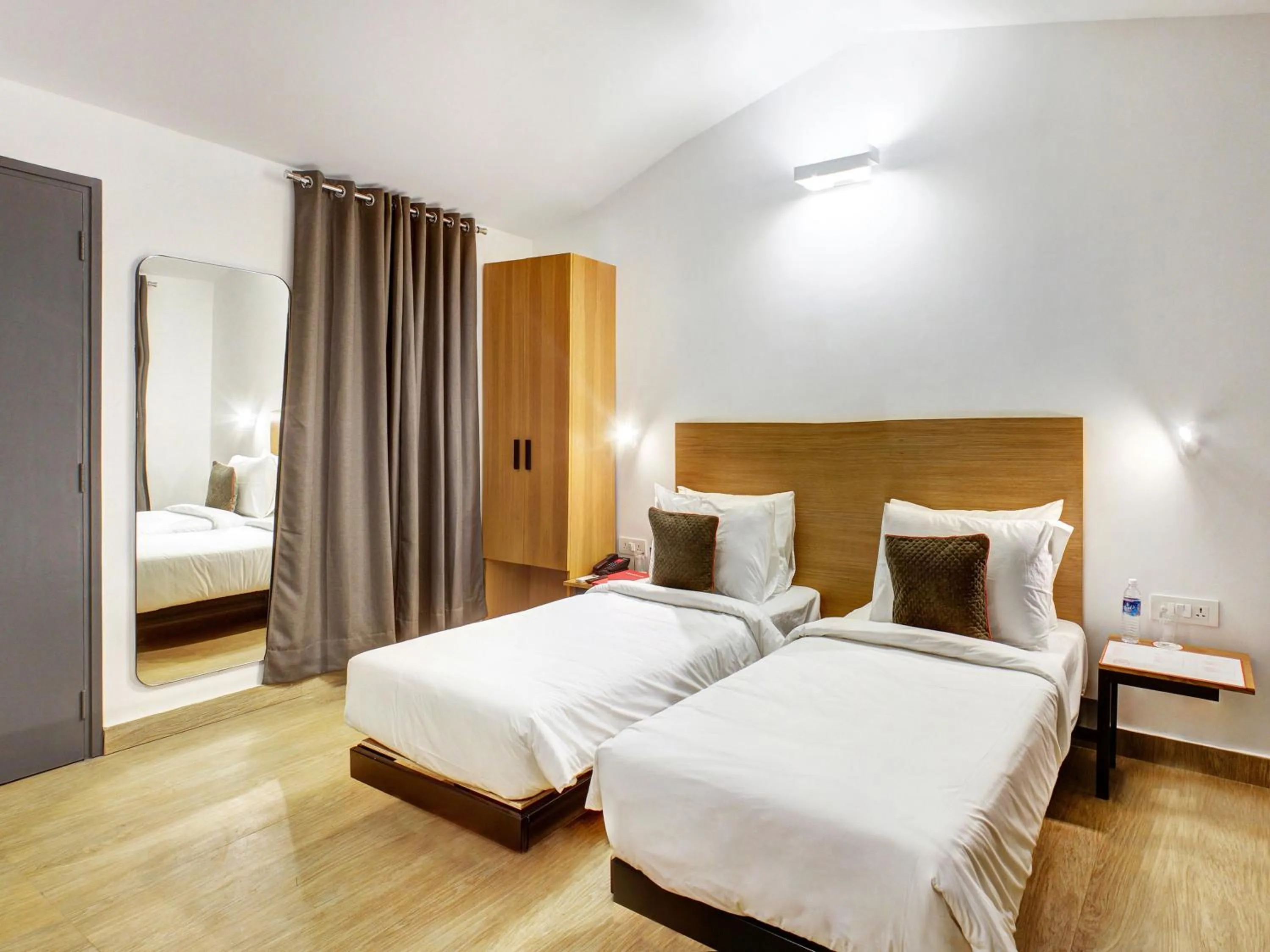 Bedroom, Bed in Oceans 7 Ashwem