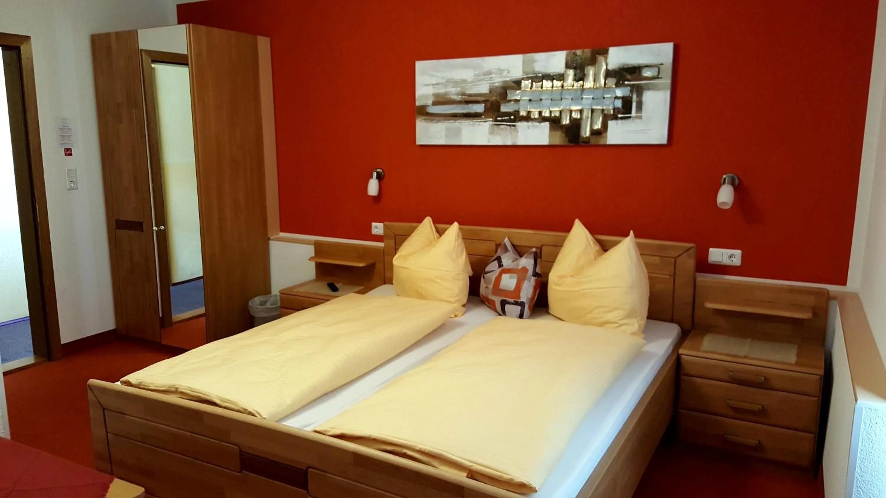 Photo of the whole room, Bed in Hotel Pension Oswald