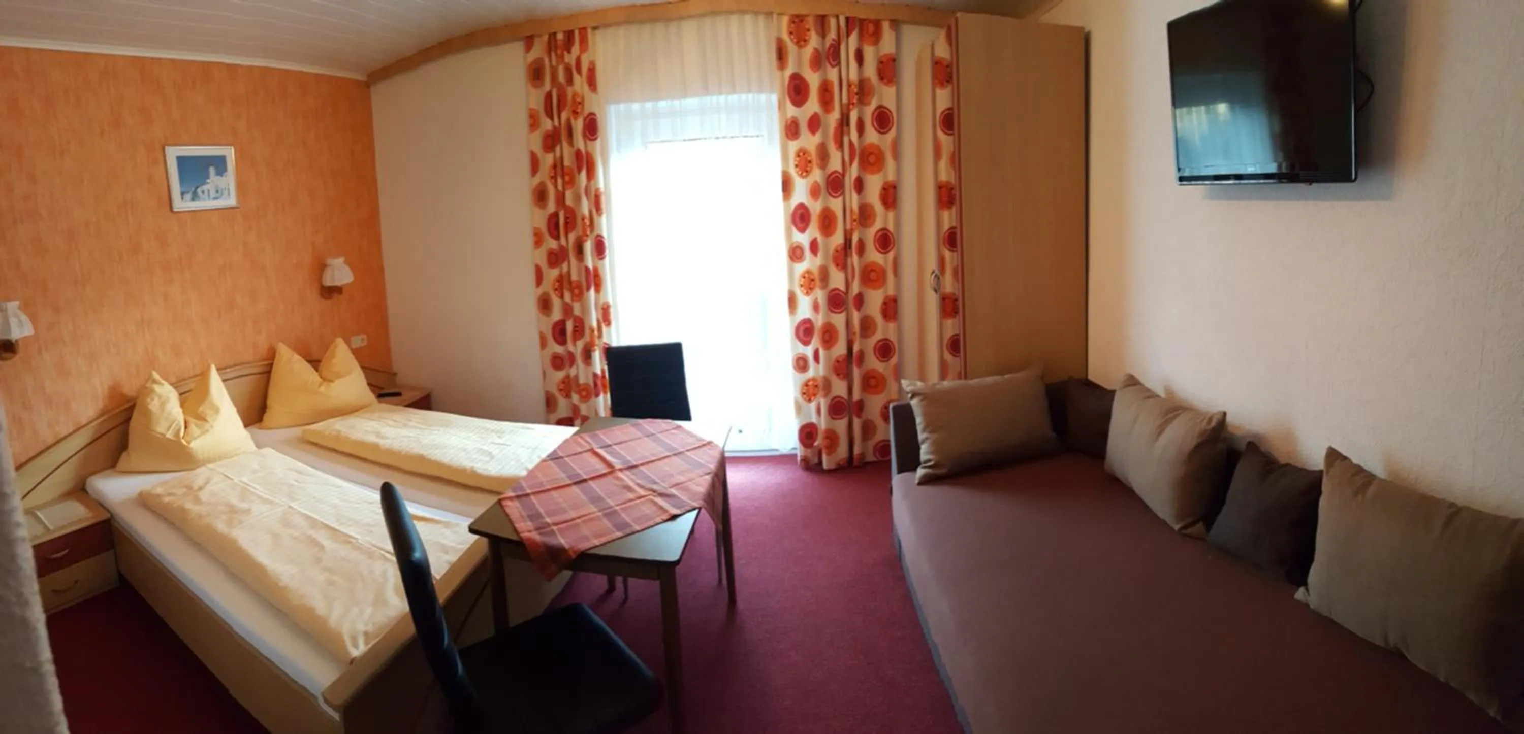 Photo of the whole room, Bed in Hotel Pension Oswald