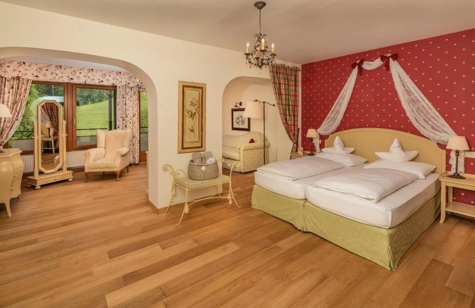 View (from property/room), Bed in Royal Hotel Hinterhuber