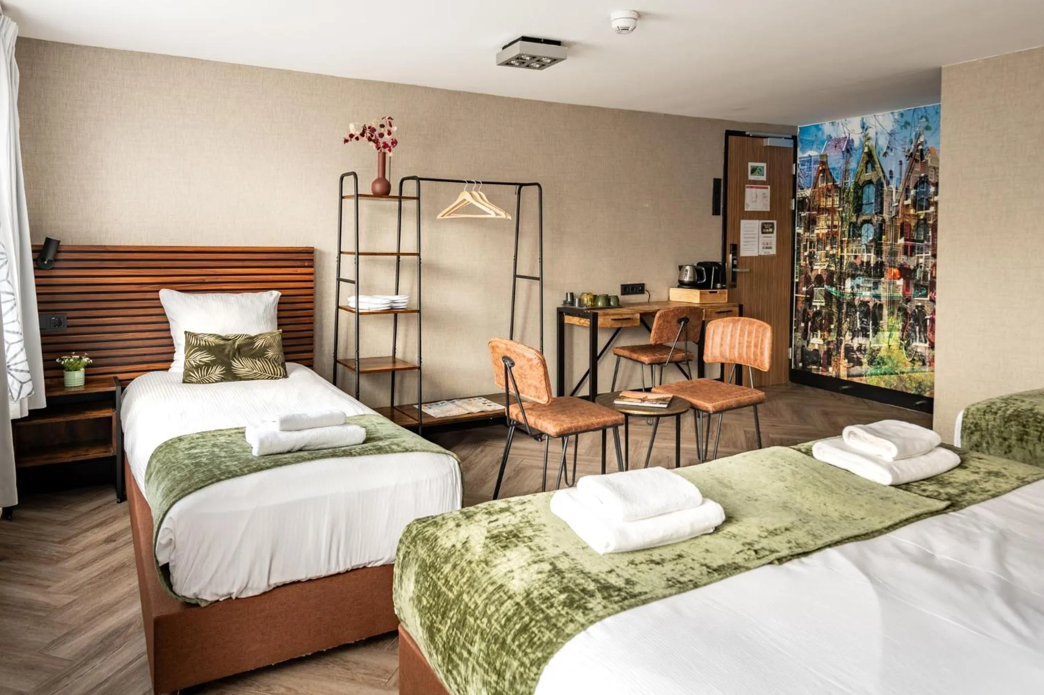 Bed in Historic Centre Hotel