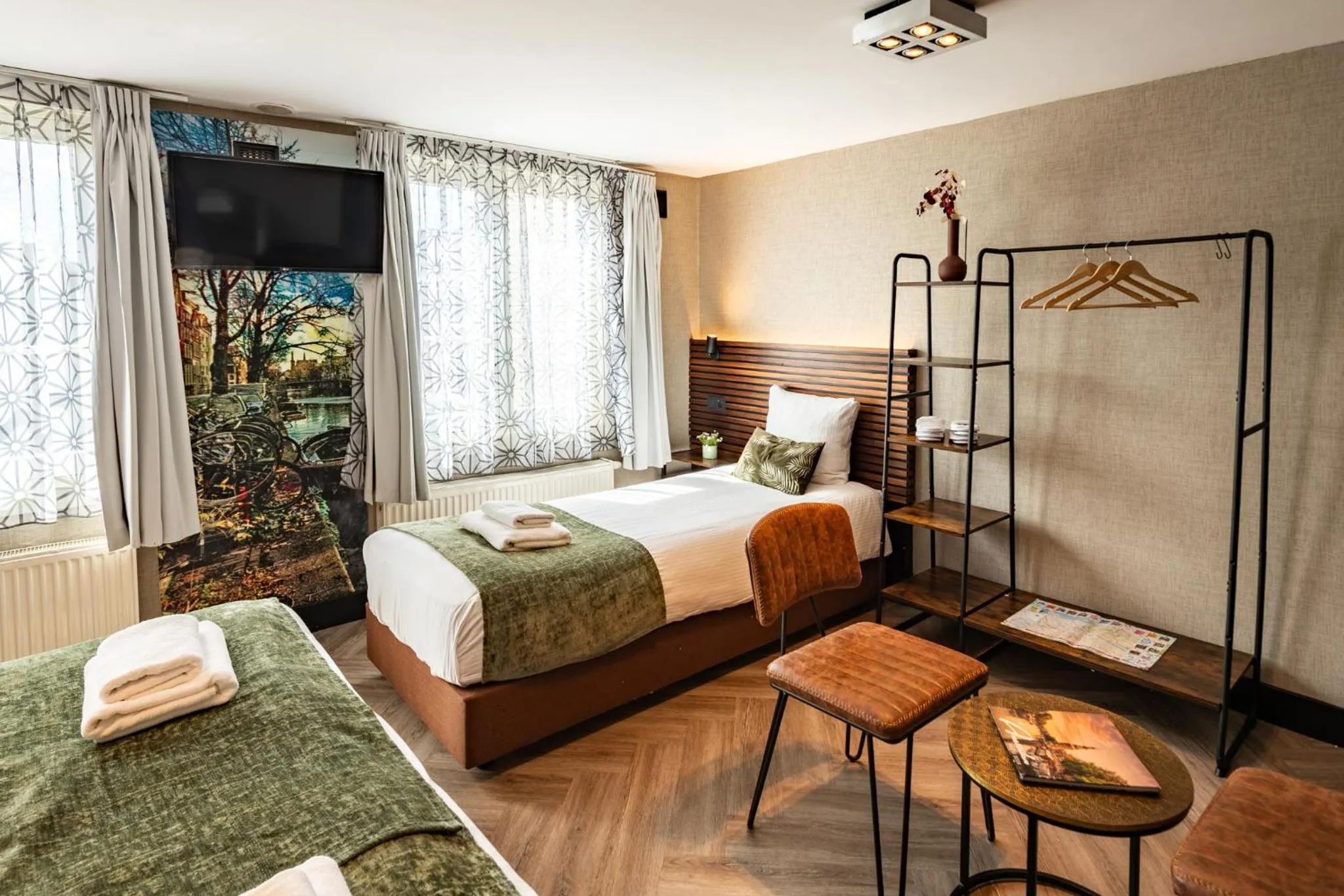 Bed in Historic Centre Hotel