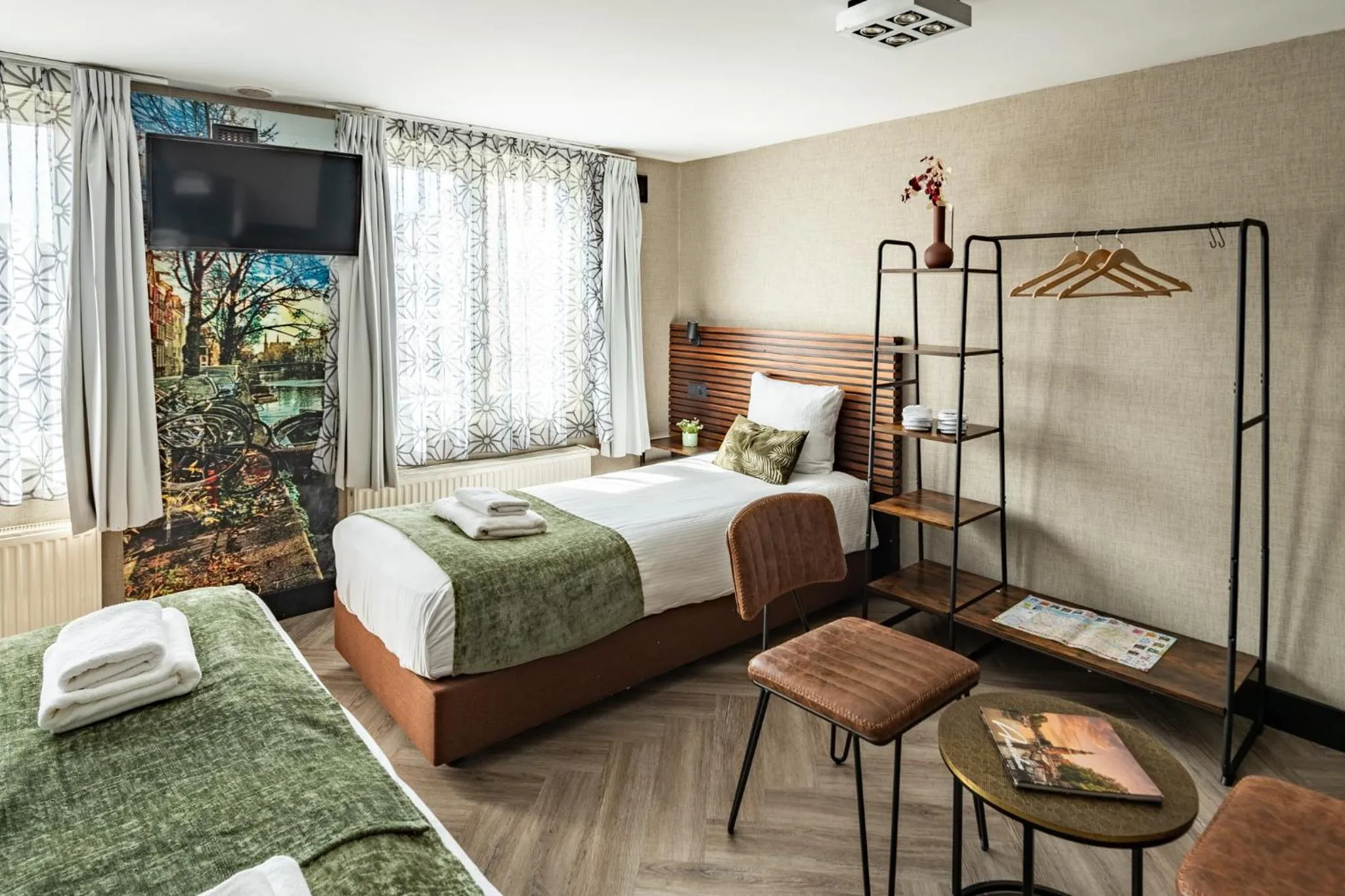 Bed in Historic Centre Hotel