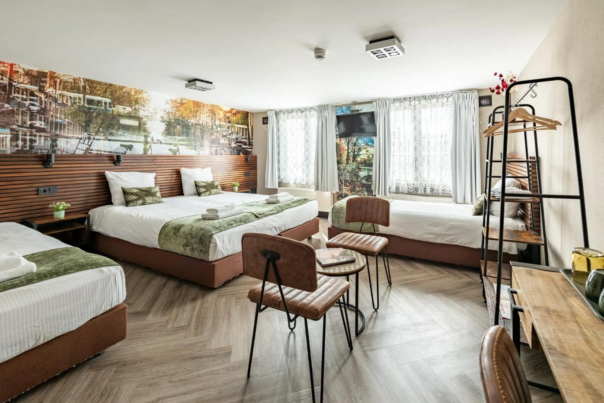 Bed in Historic Centre Hotel