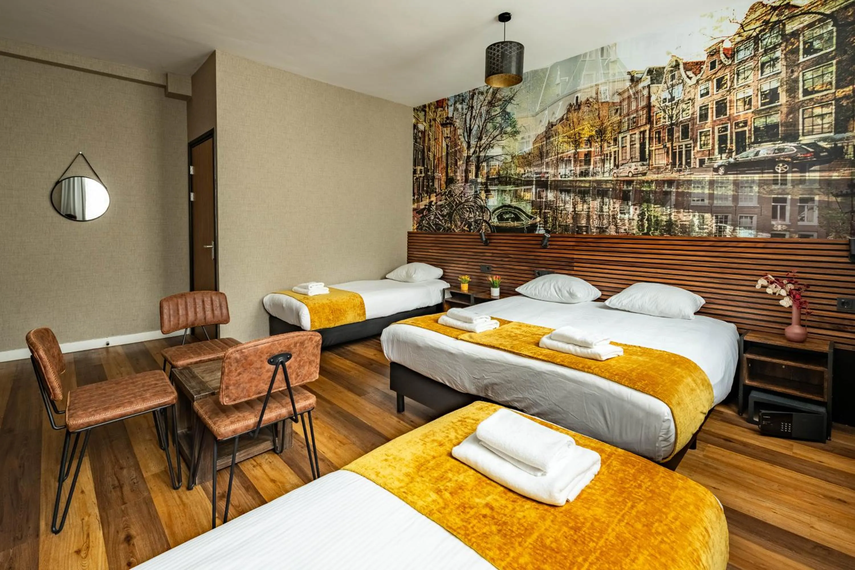 Bed in Historic Centre Hotel