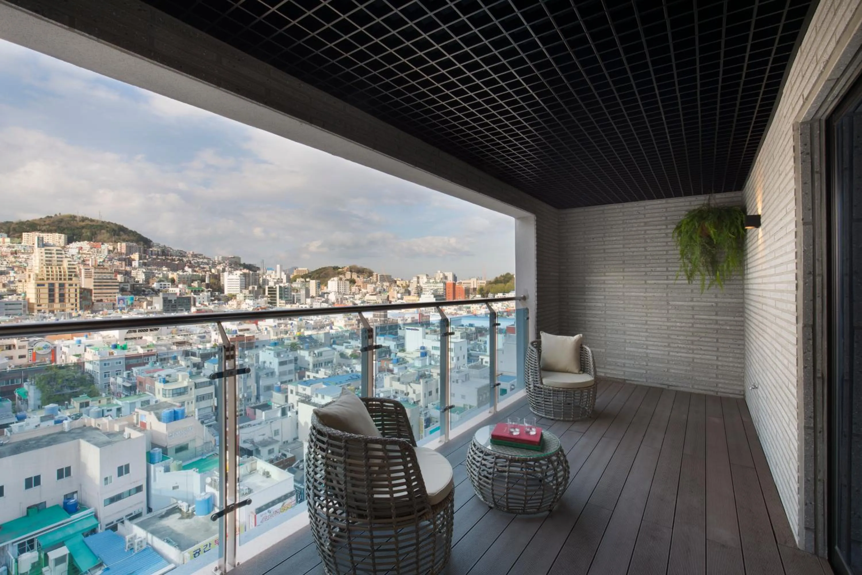 Nampo Hound Hotel Premier