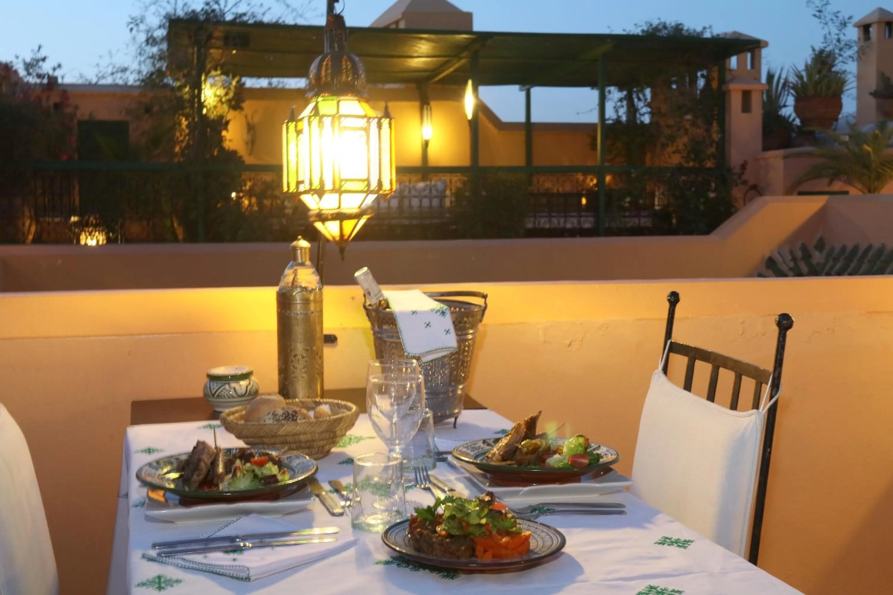 Restaurant/places to eat in Riad Zineb