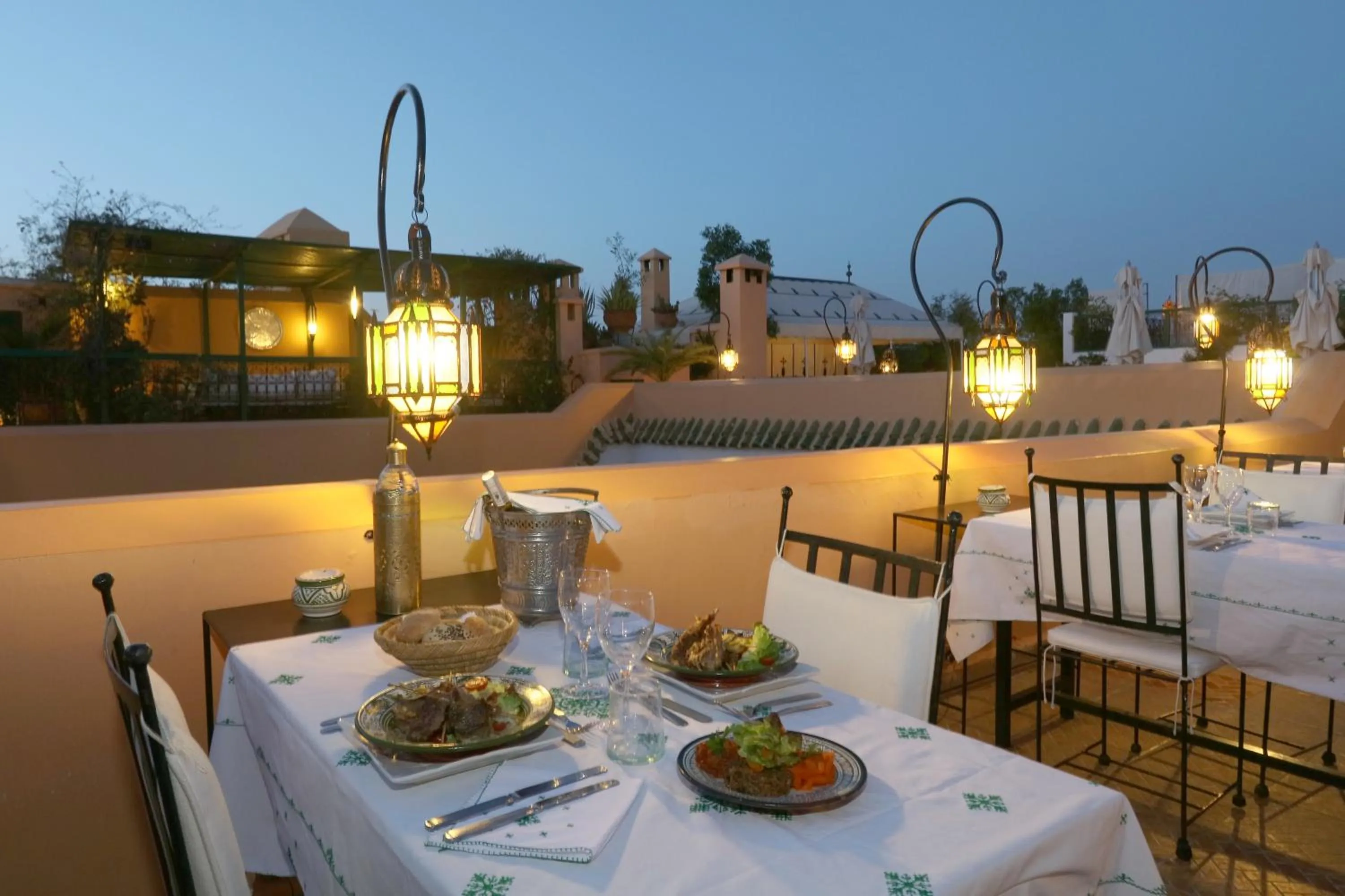 Restaurant/places to eat in Riad Zineb