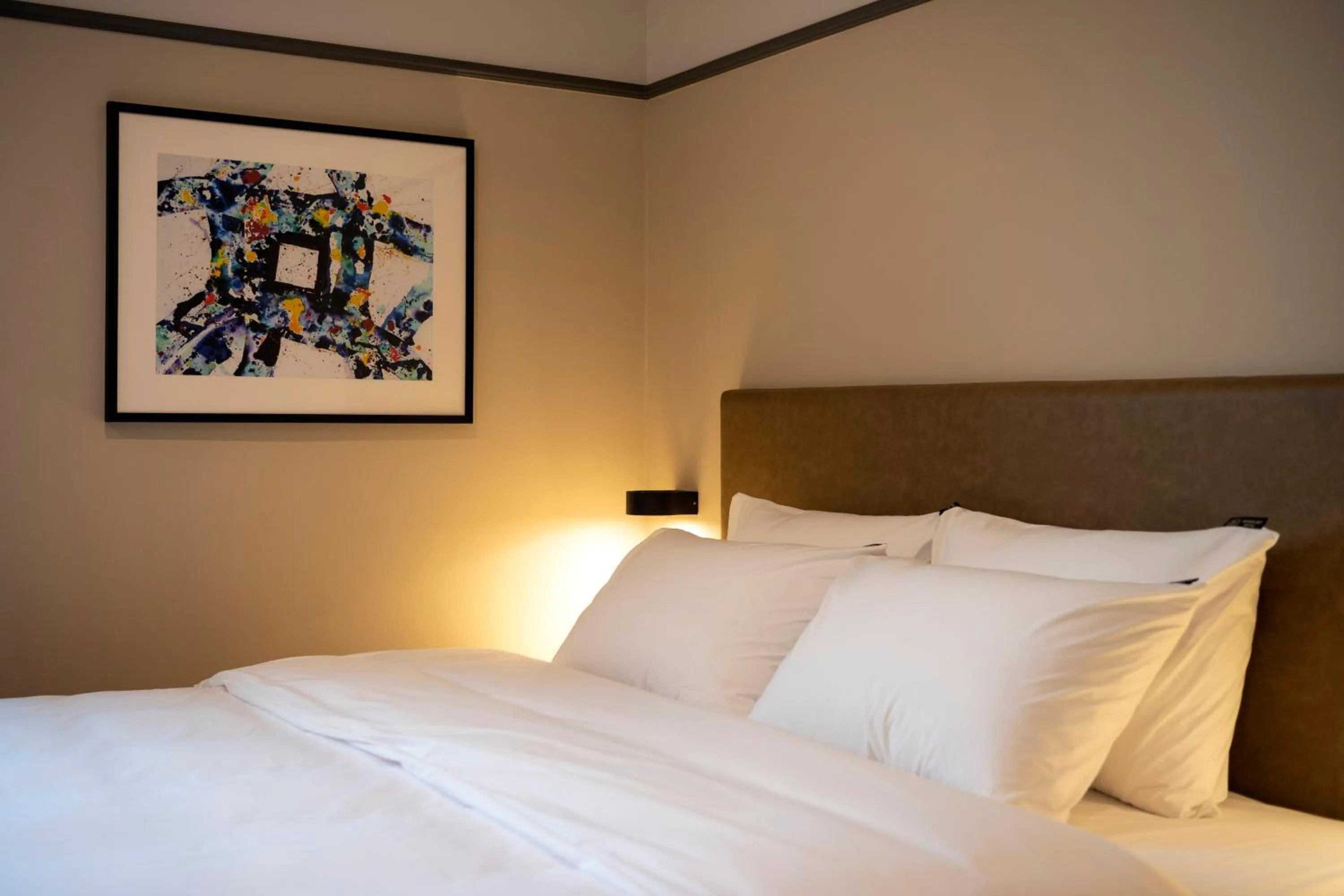 Bed in Brown-Dot Hotel Gupo