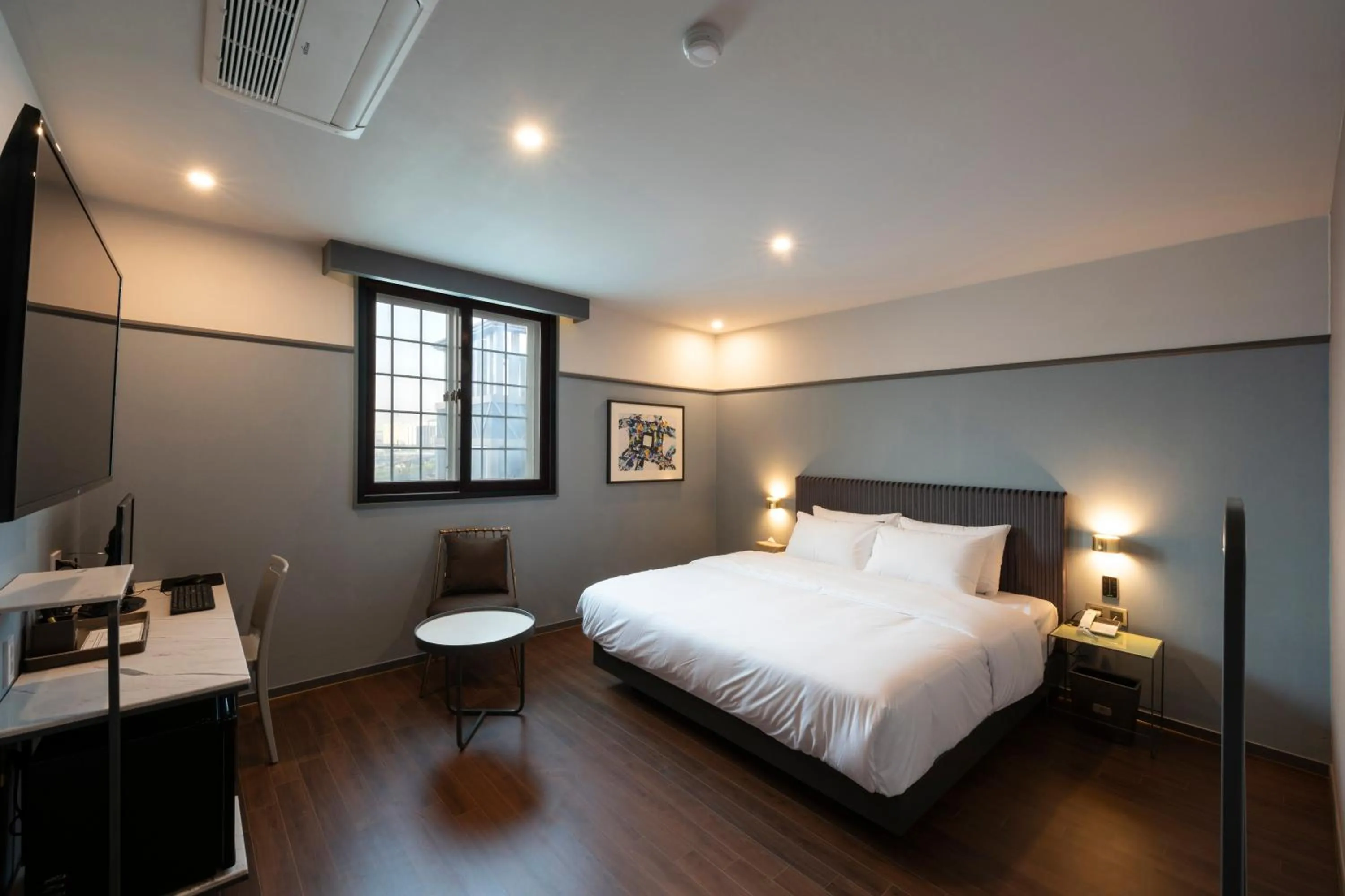 Bed in Brown-Dot Hotel Gupo