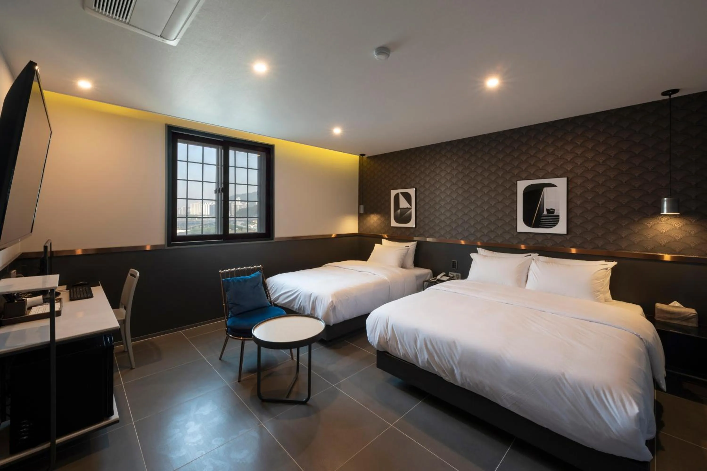 Bed in Brown-Dot Hotel Gupo