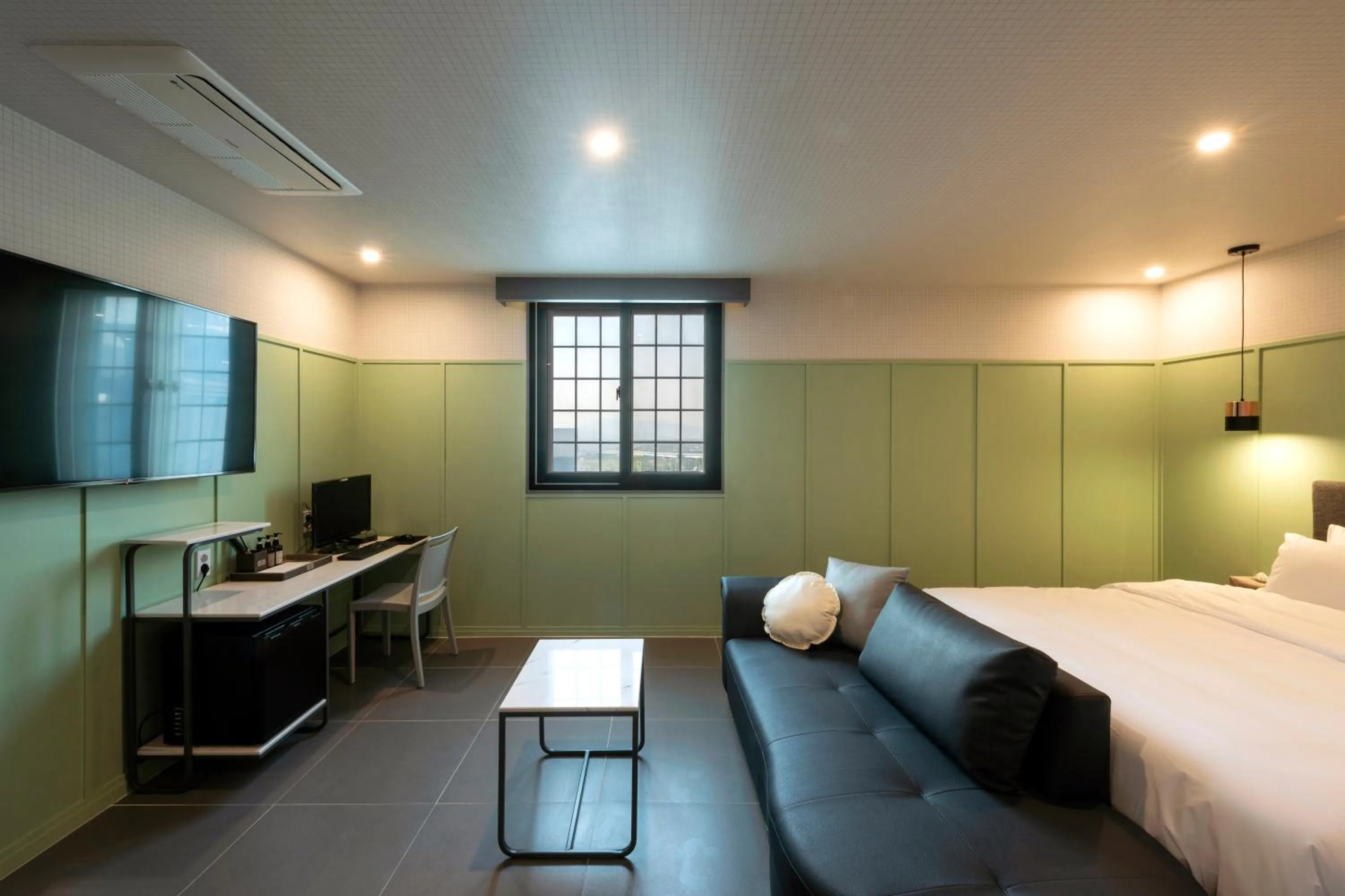 Bed in Brown-Dot Hotel Gupo