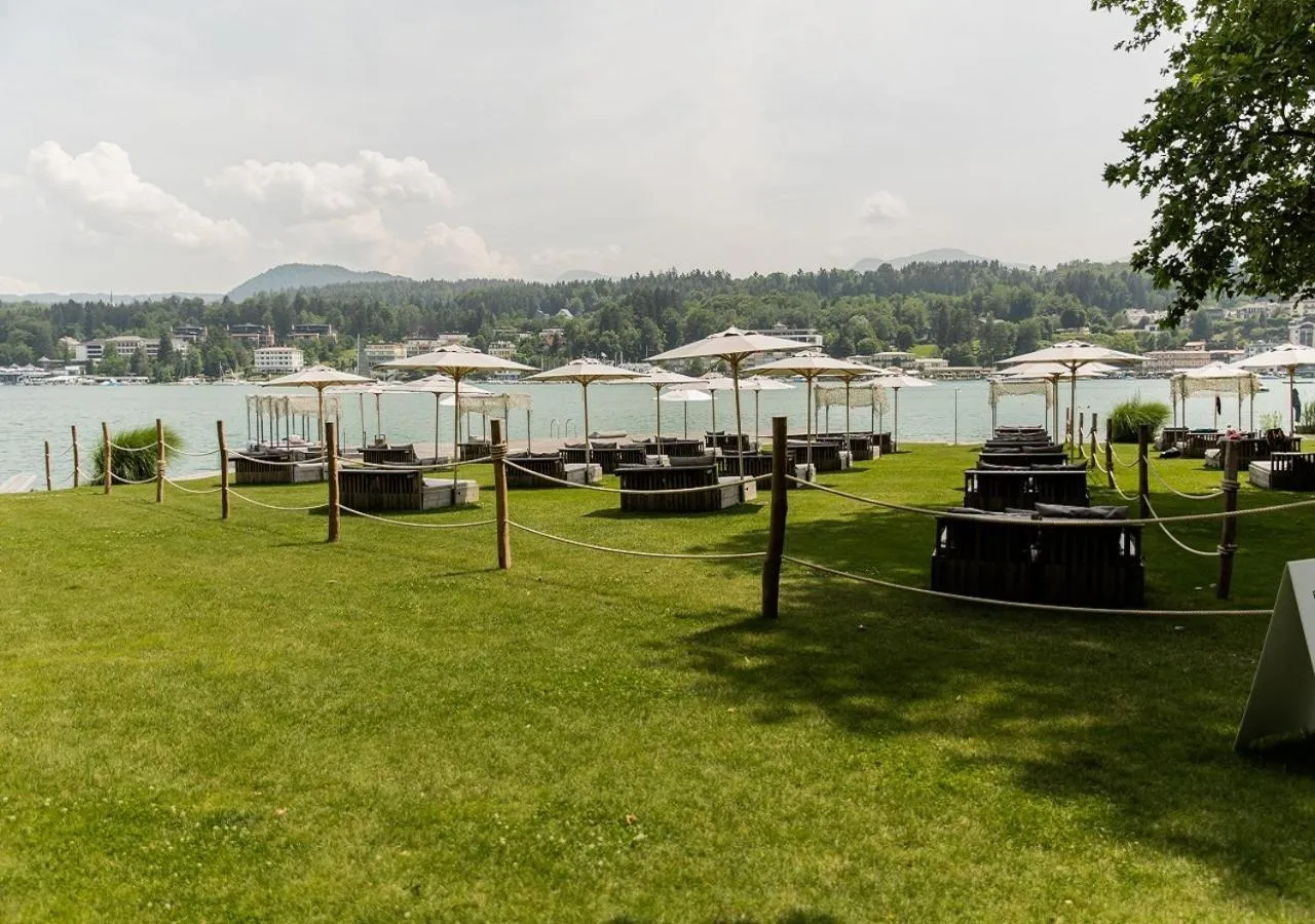 Restaurant/places to eat in Villa Bulfon