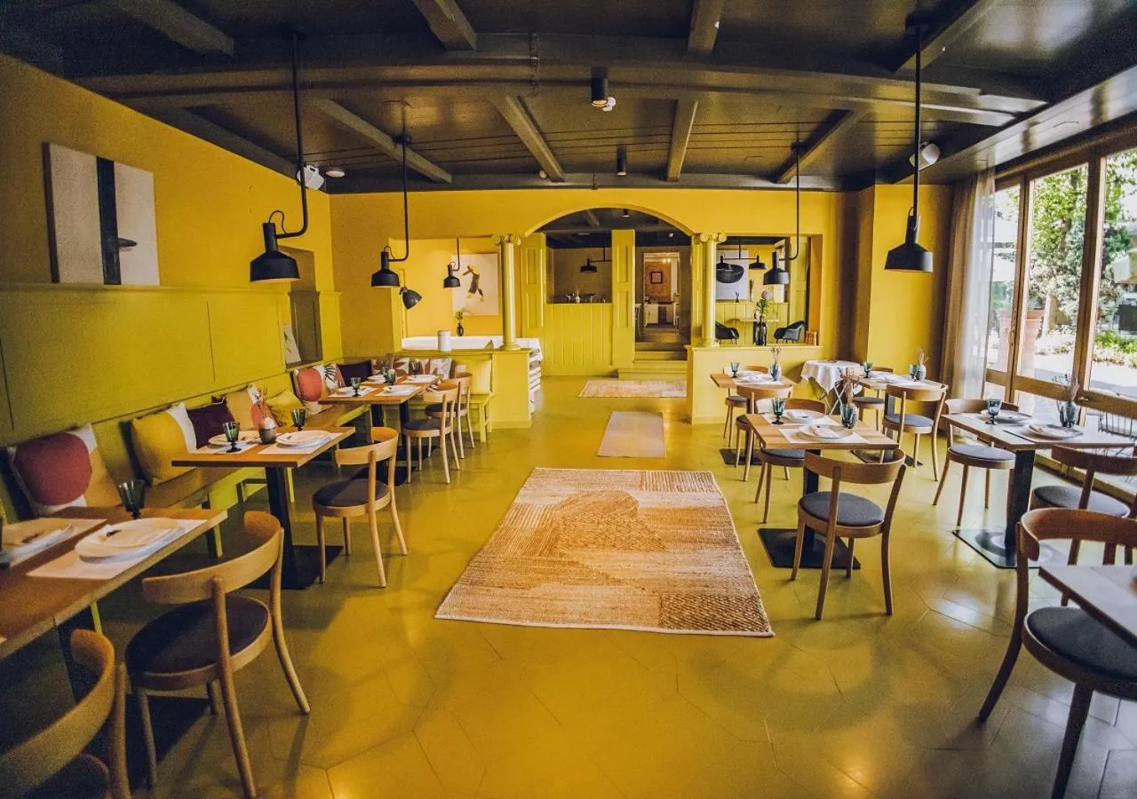 Restaurant/places to eat in Villa Bulfon