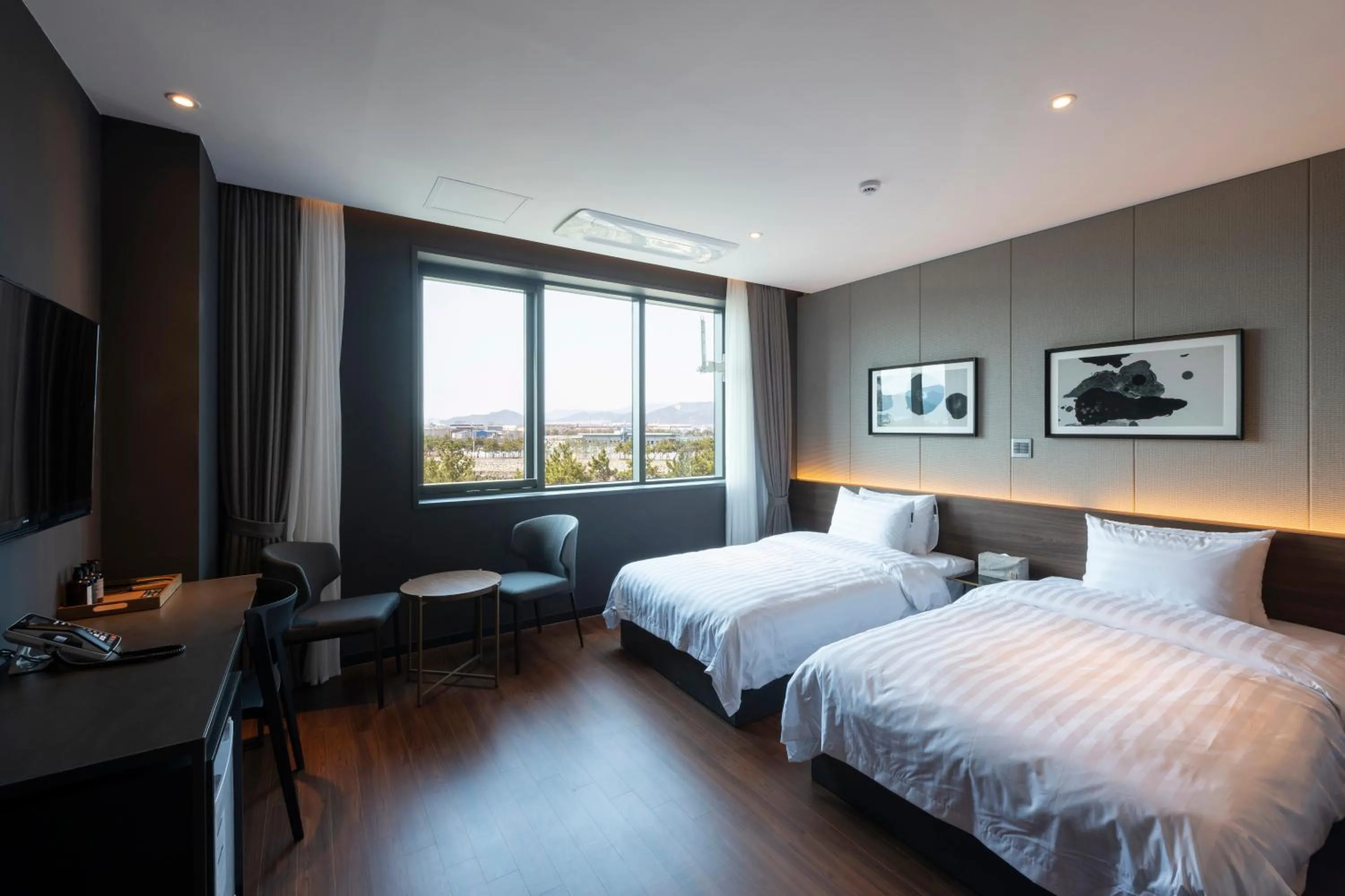 Bed in Brown-Dot Hotel Shinho