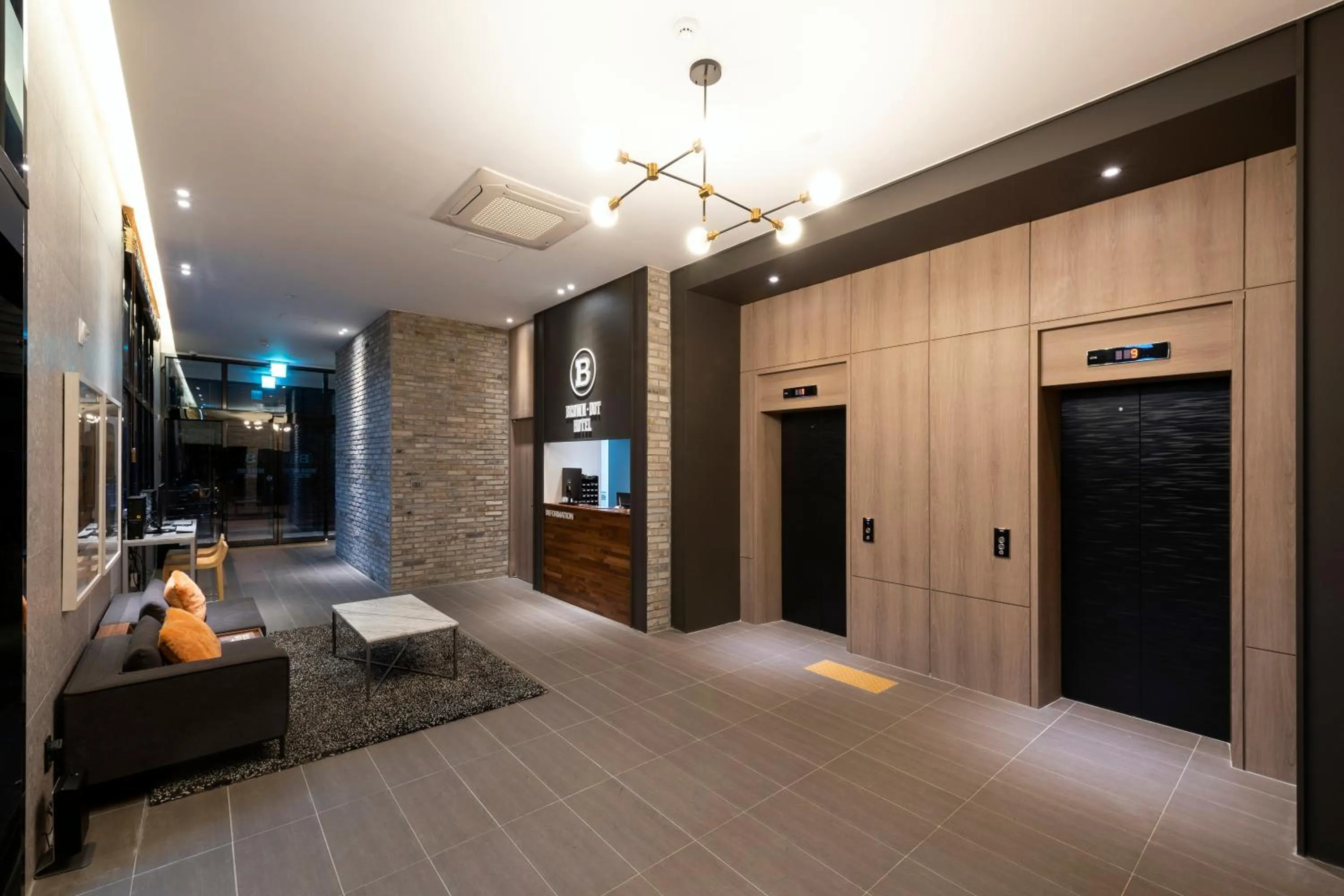 Brown-Dot Hotel Shinho