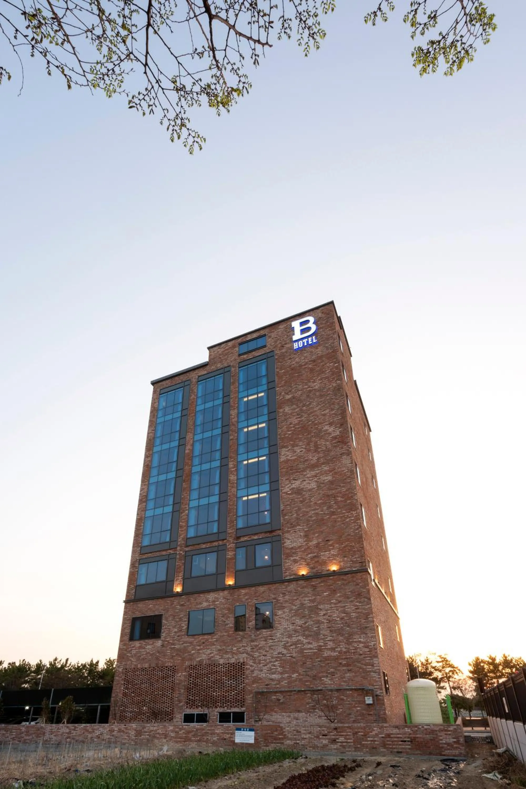 Property building in Brown-Dot Hotel Shinho