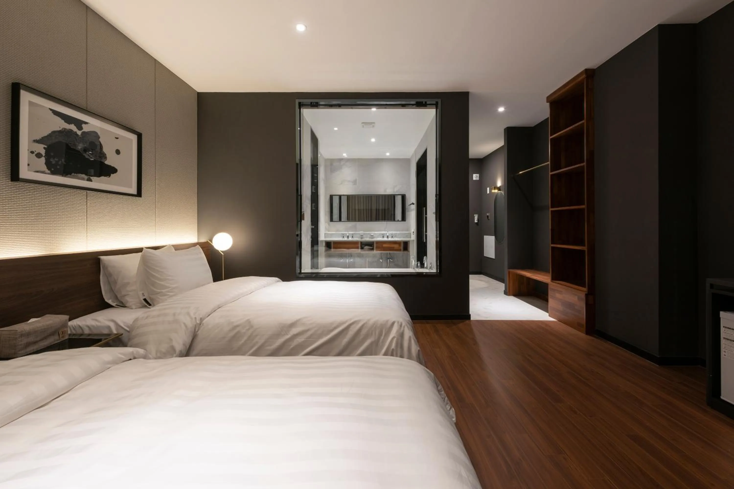 Bed in Brown-Dot Hotel Shinho