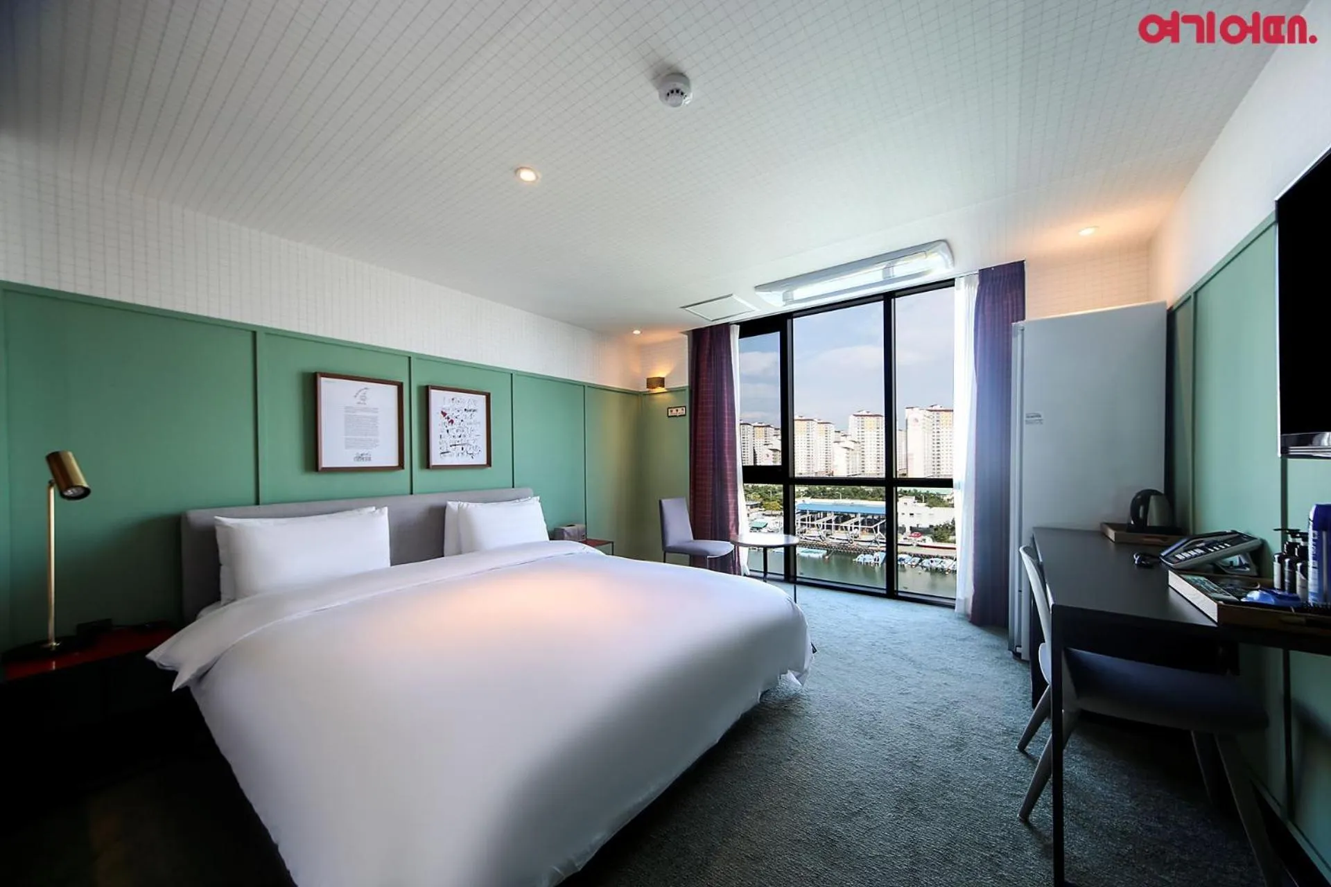 Bed in Brown-Dot Hotel Shinho