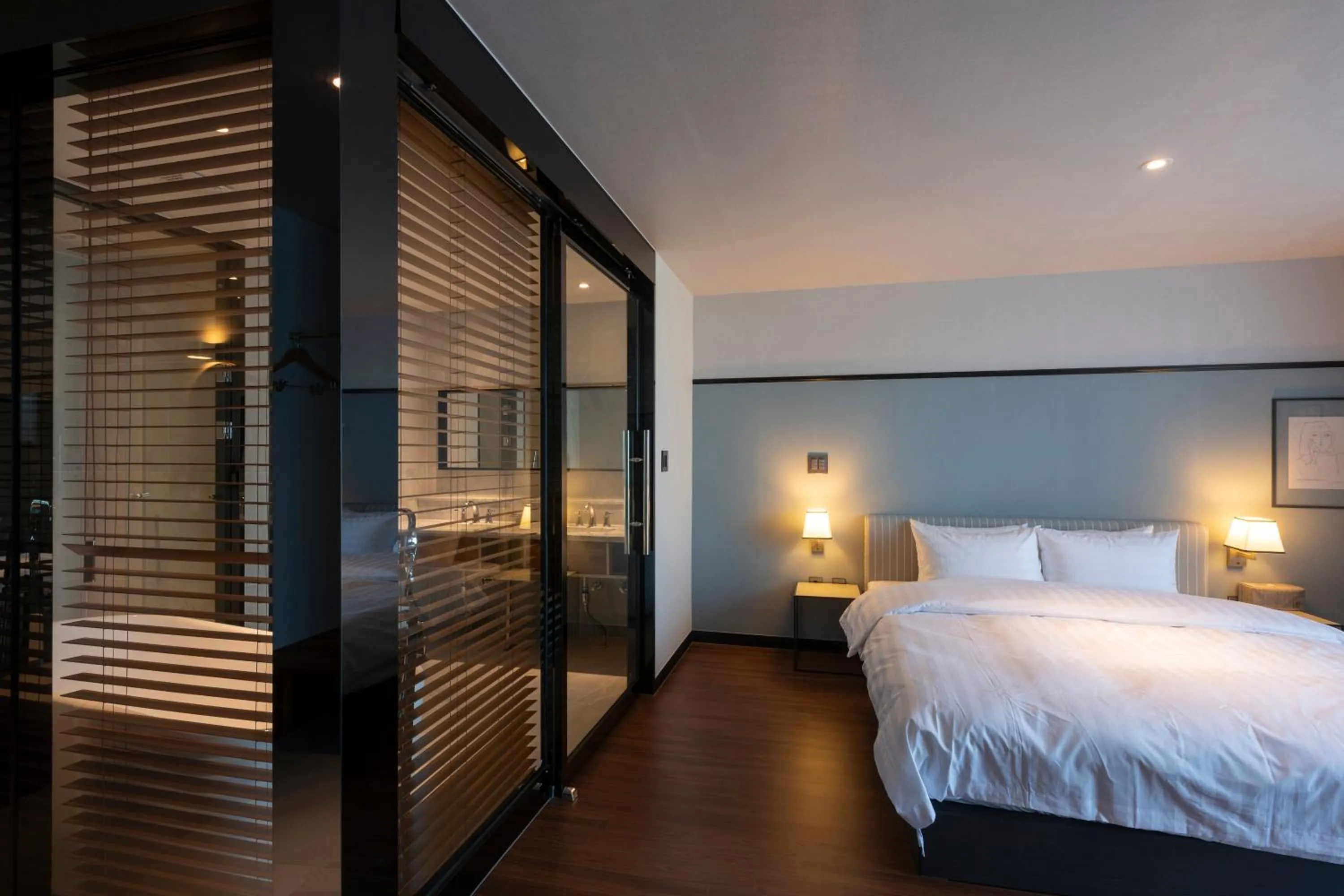 Bed in Brown-Dot Hotel Shinho