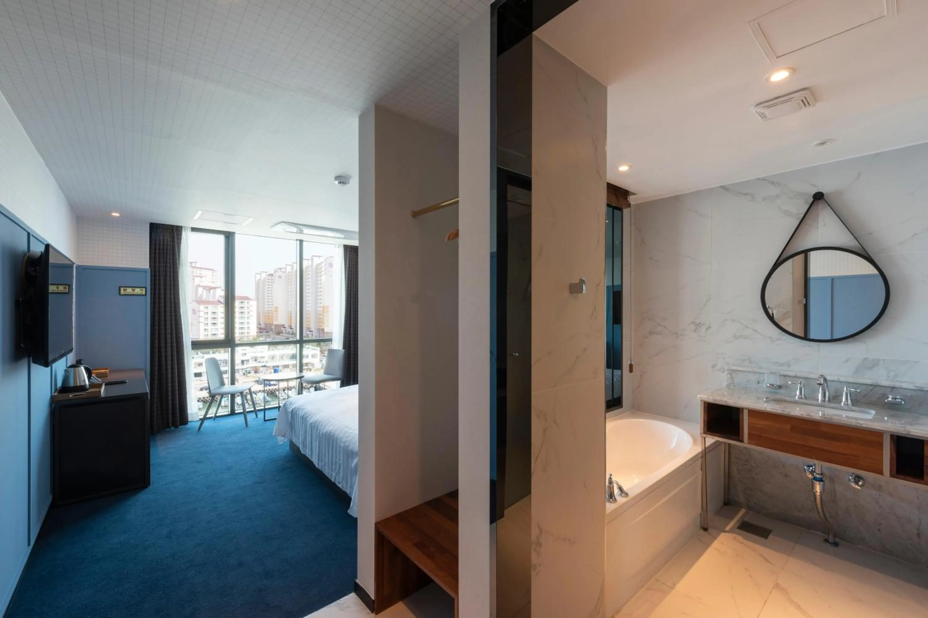 Bed in Brown-Dot Hotel Shinho