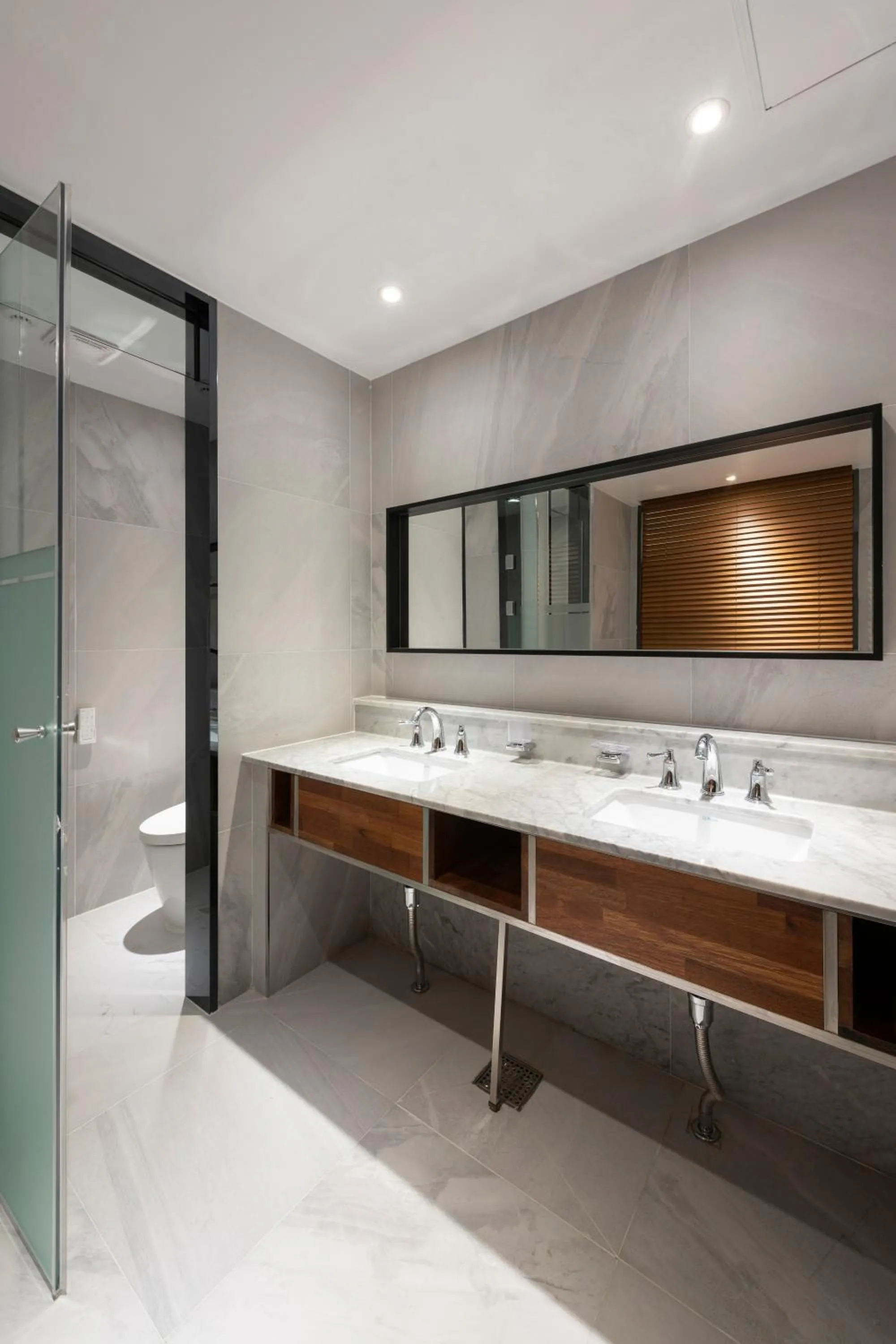 Brown-Dot Hotel Shinho