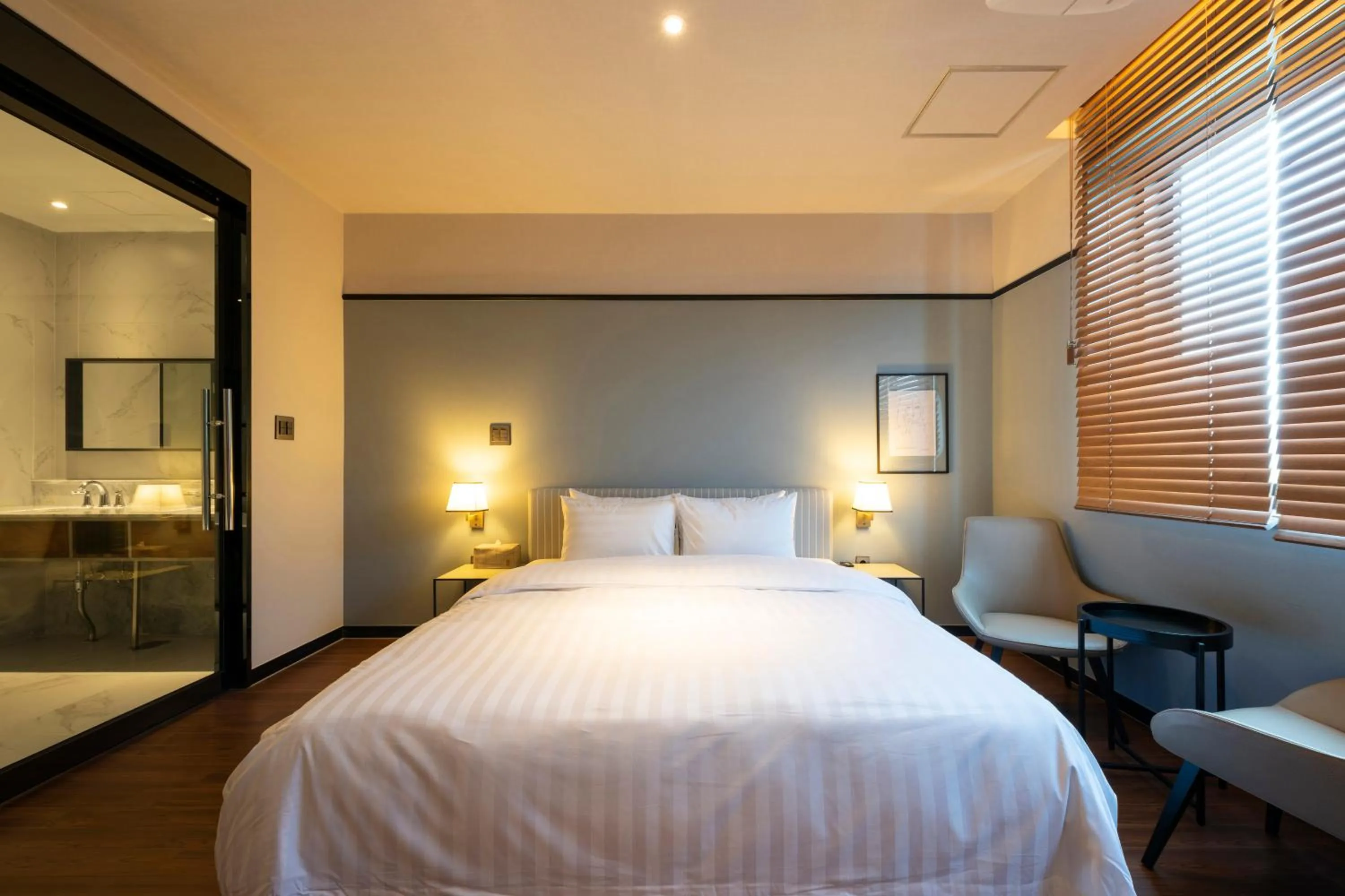 Bed in Brown-Dot Hotel Shinho